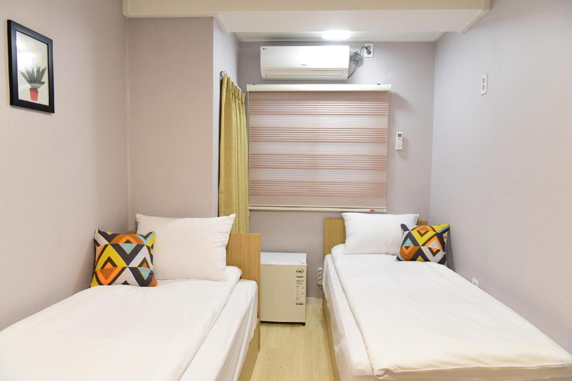 Twin Room Private Bathroom
