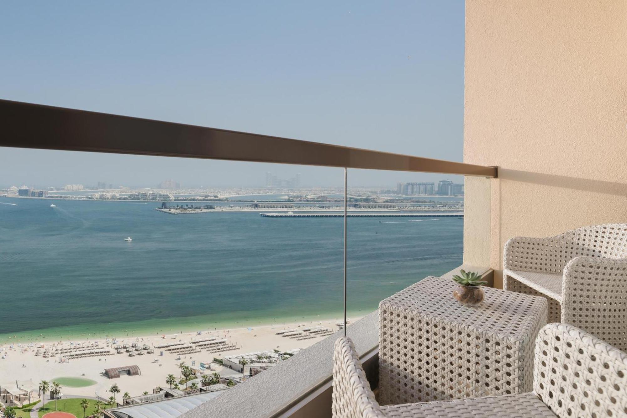 Quarto Superior com Varanda e Vista do Mar