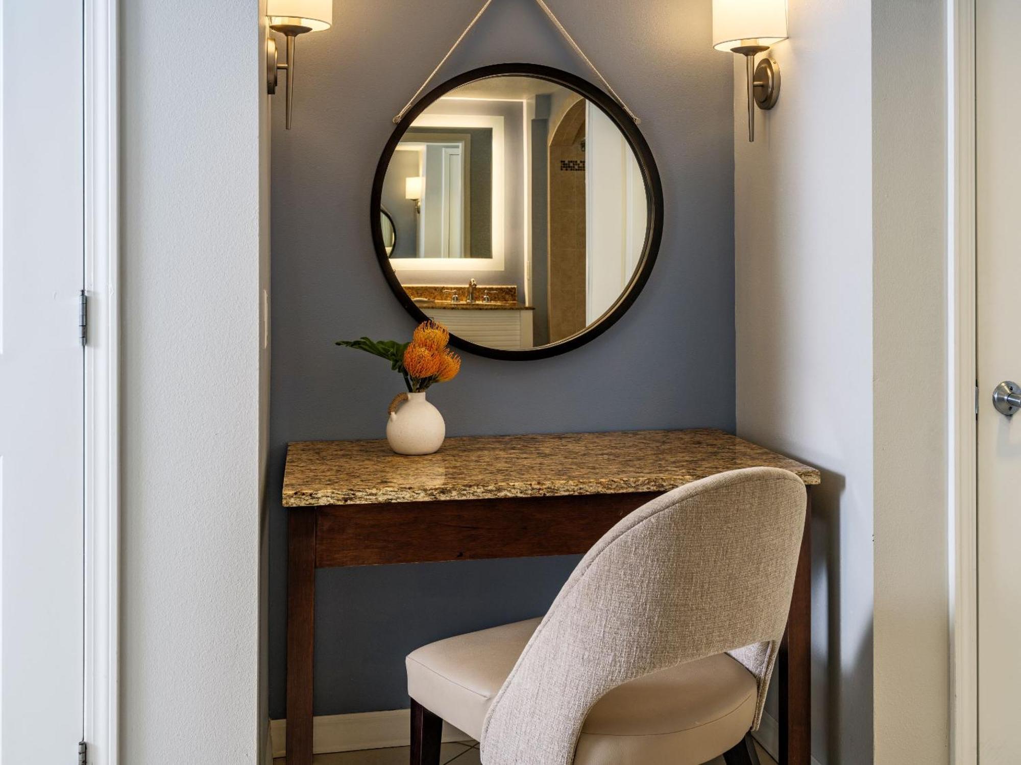 King Studio Gulf View Bathtub Mobility Access