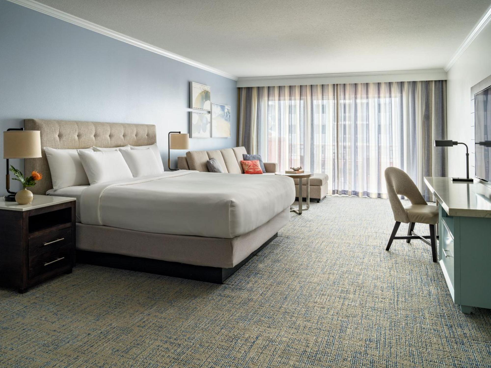 Deluxe King Room with Partial Ocean View and Kitchenette,1694539153:JPEG