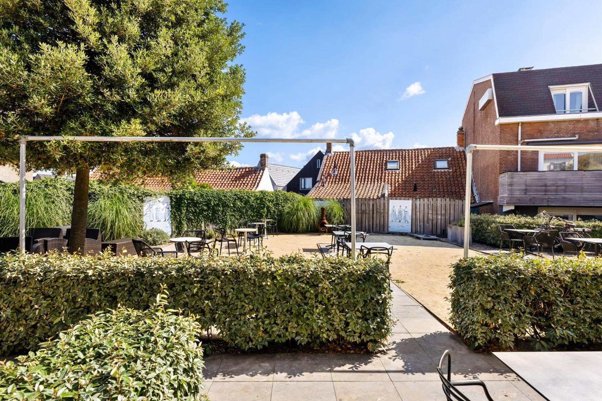 Garden room terrace