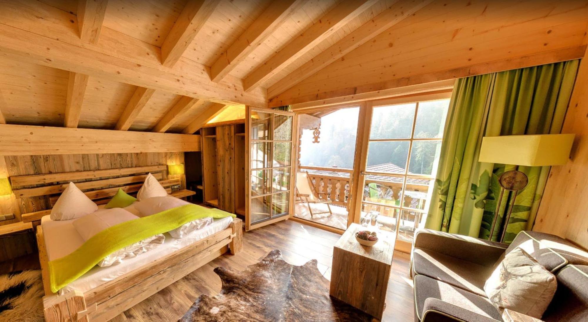 Standard Doppelzimmer mit Schlafsofa, Balkon und Waldblick