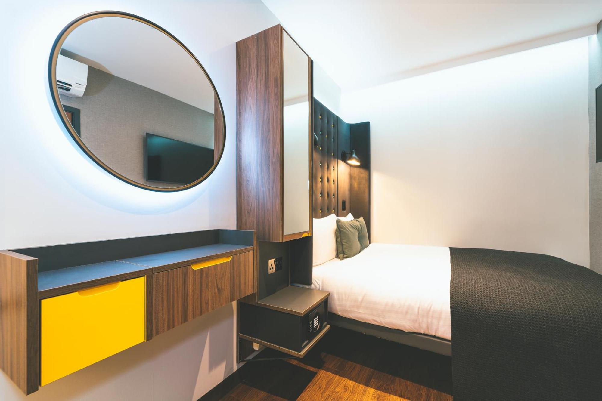 Cosy Double no Window