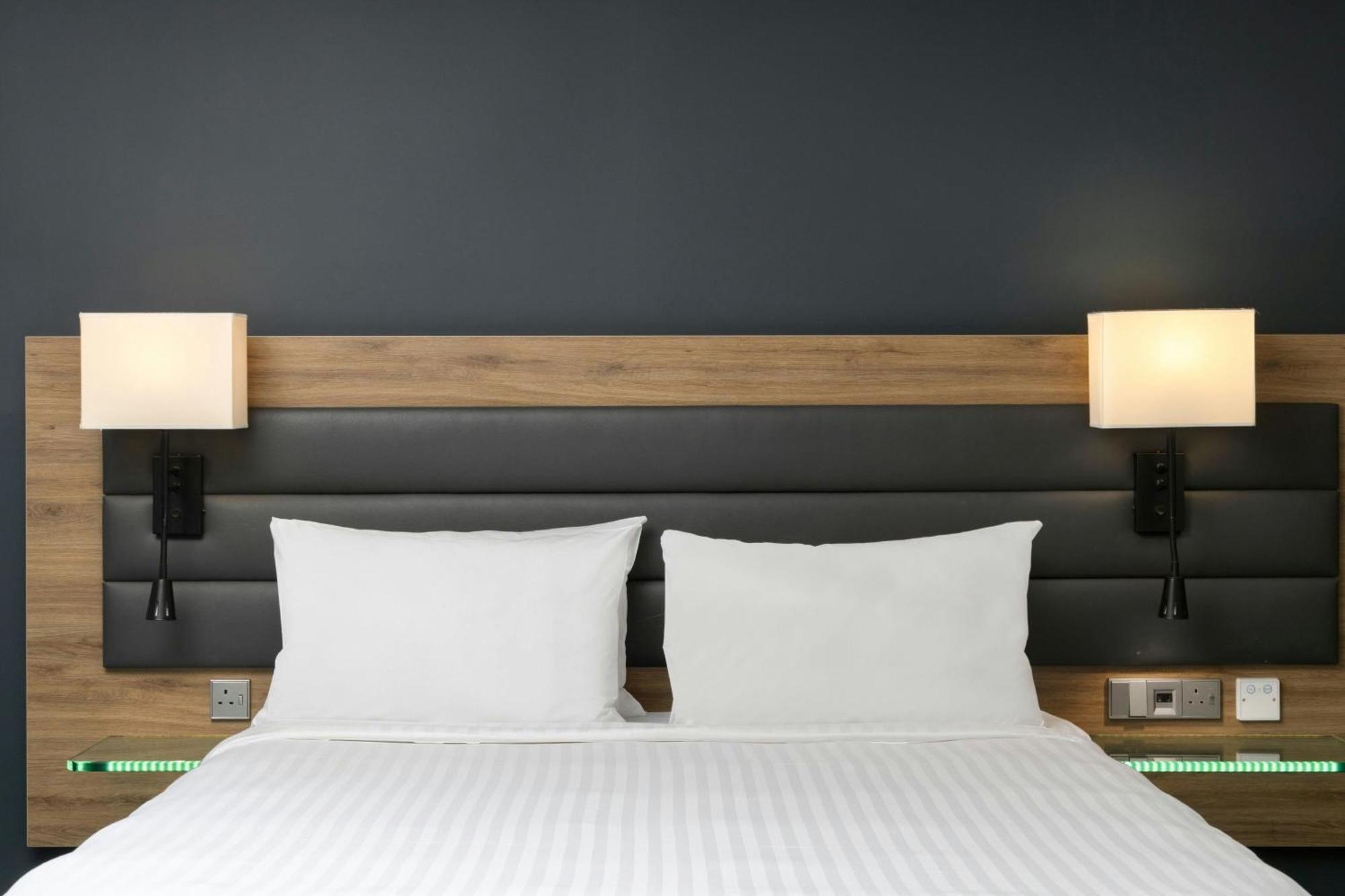 Moxy Queen Room