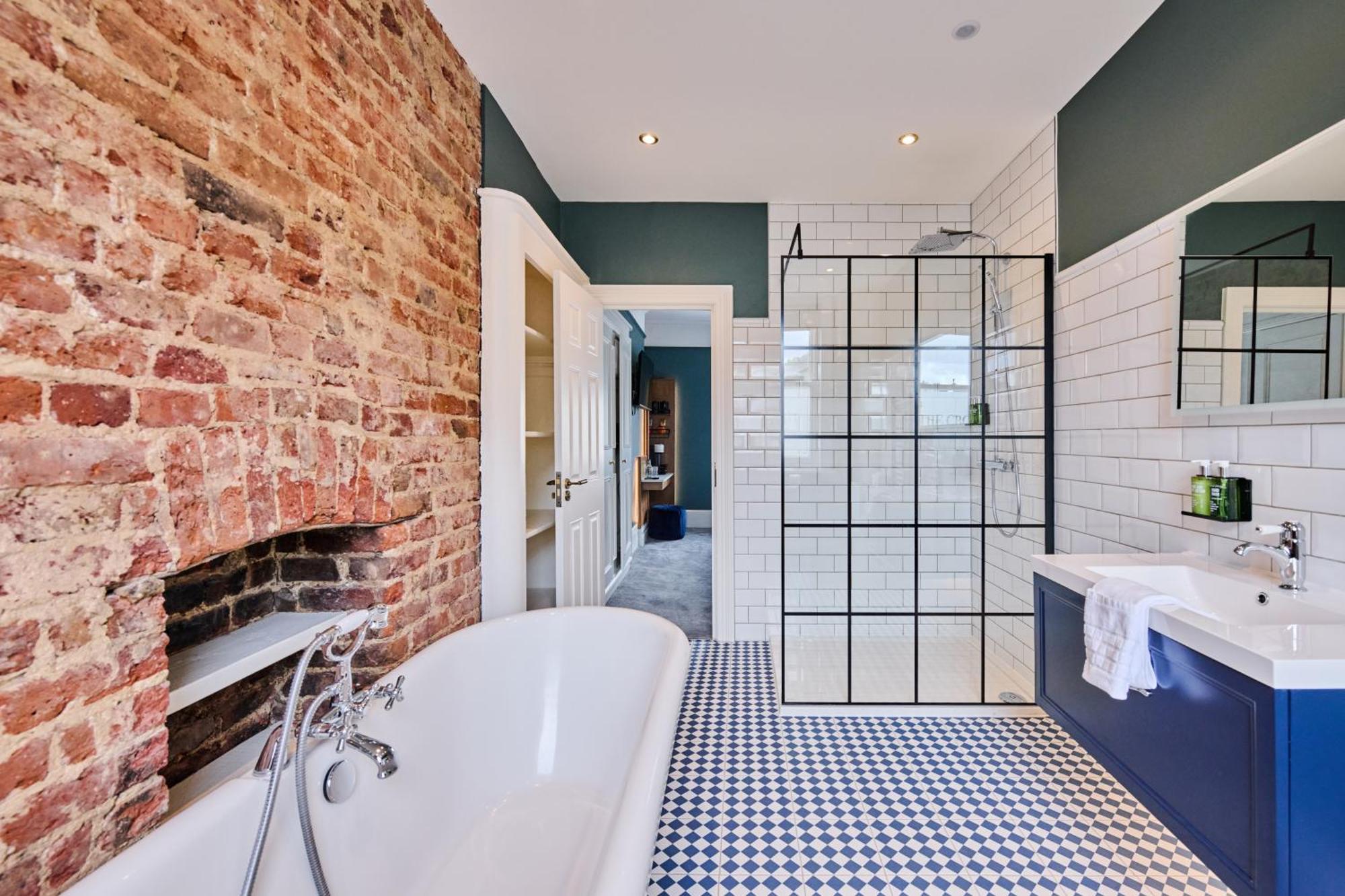 Large Double Room Bath