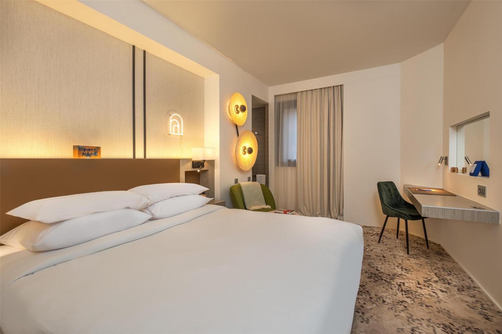Queen Room