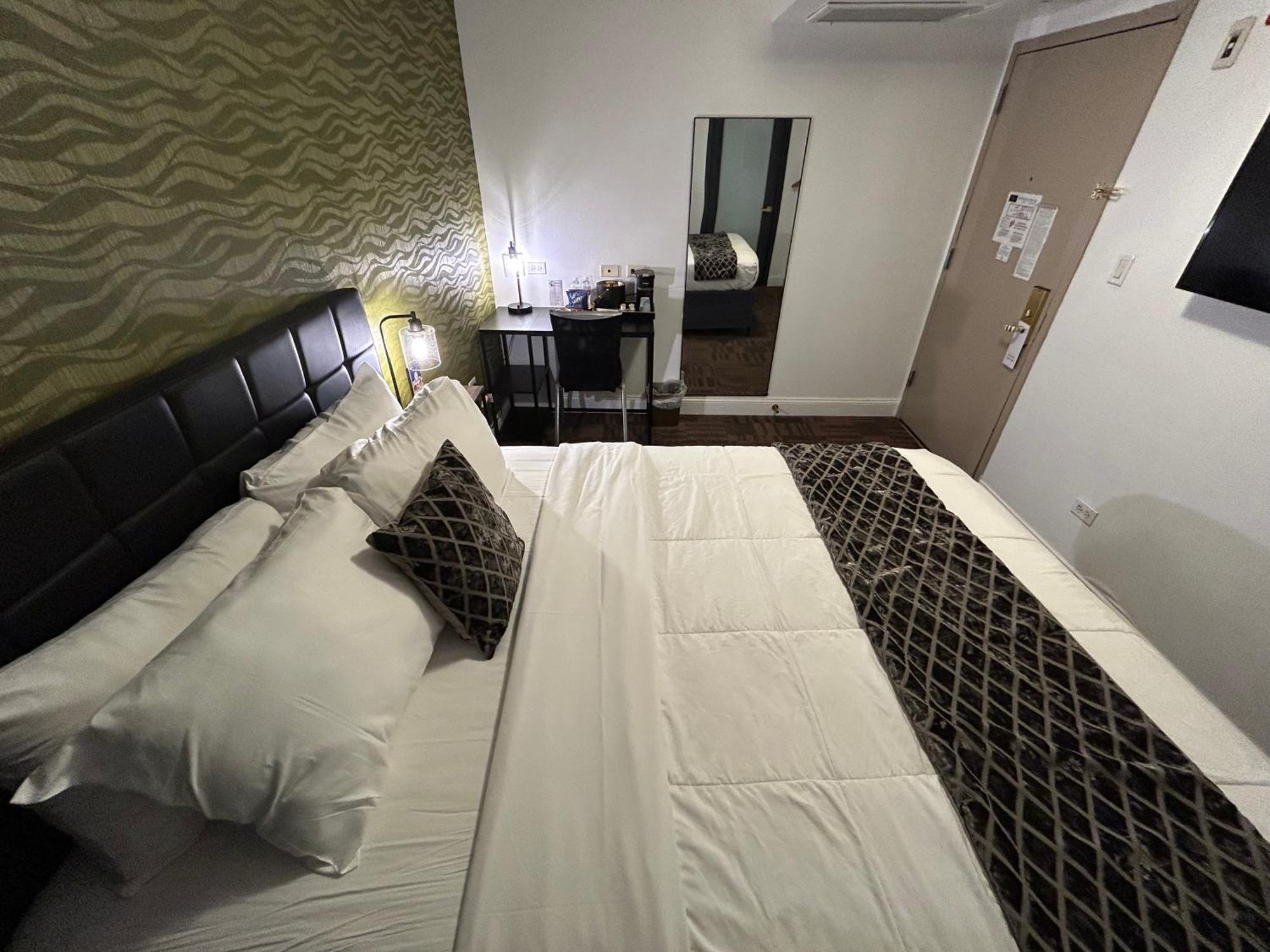 Standard Interior Queen Bed Room No Exterior Access