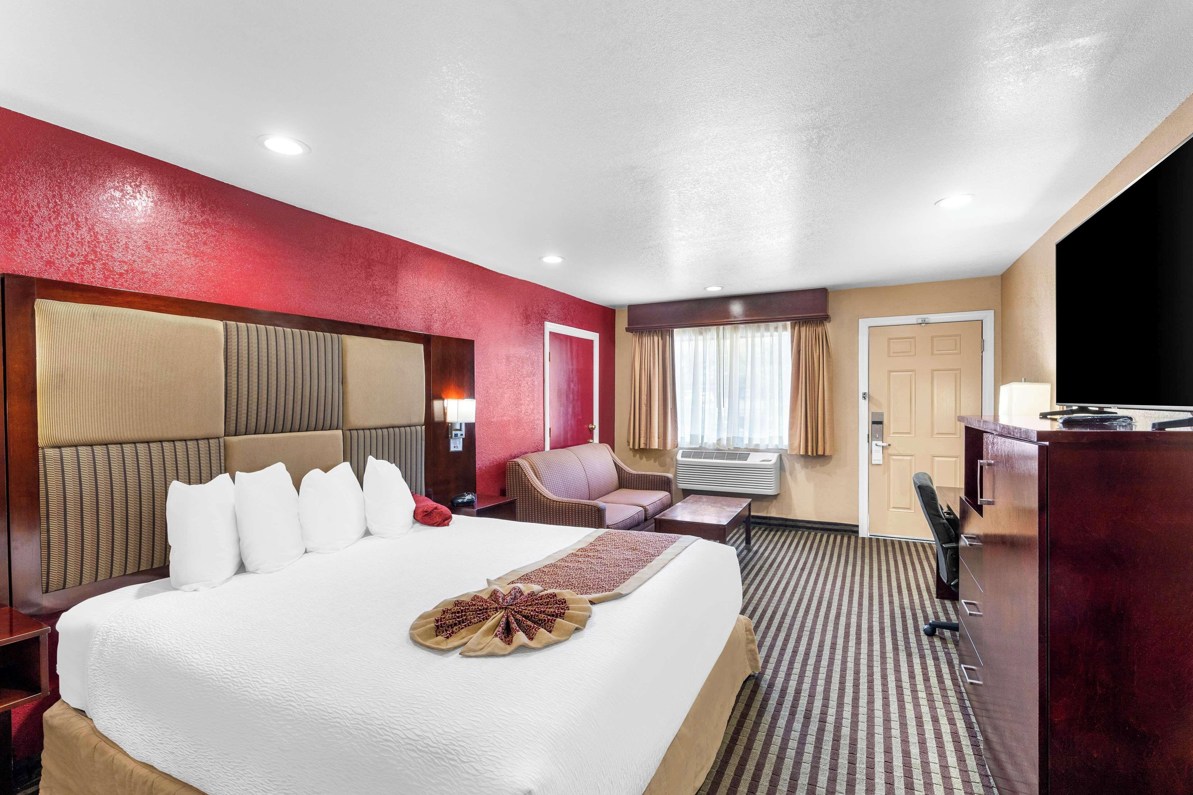 King Room Roll Shower Disability Access or Non-Smoking