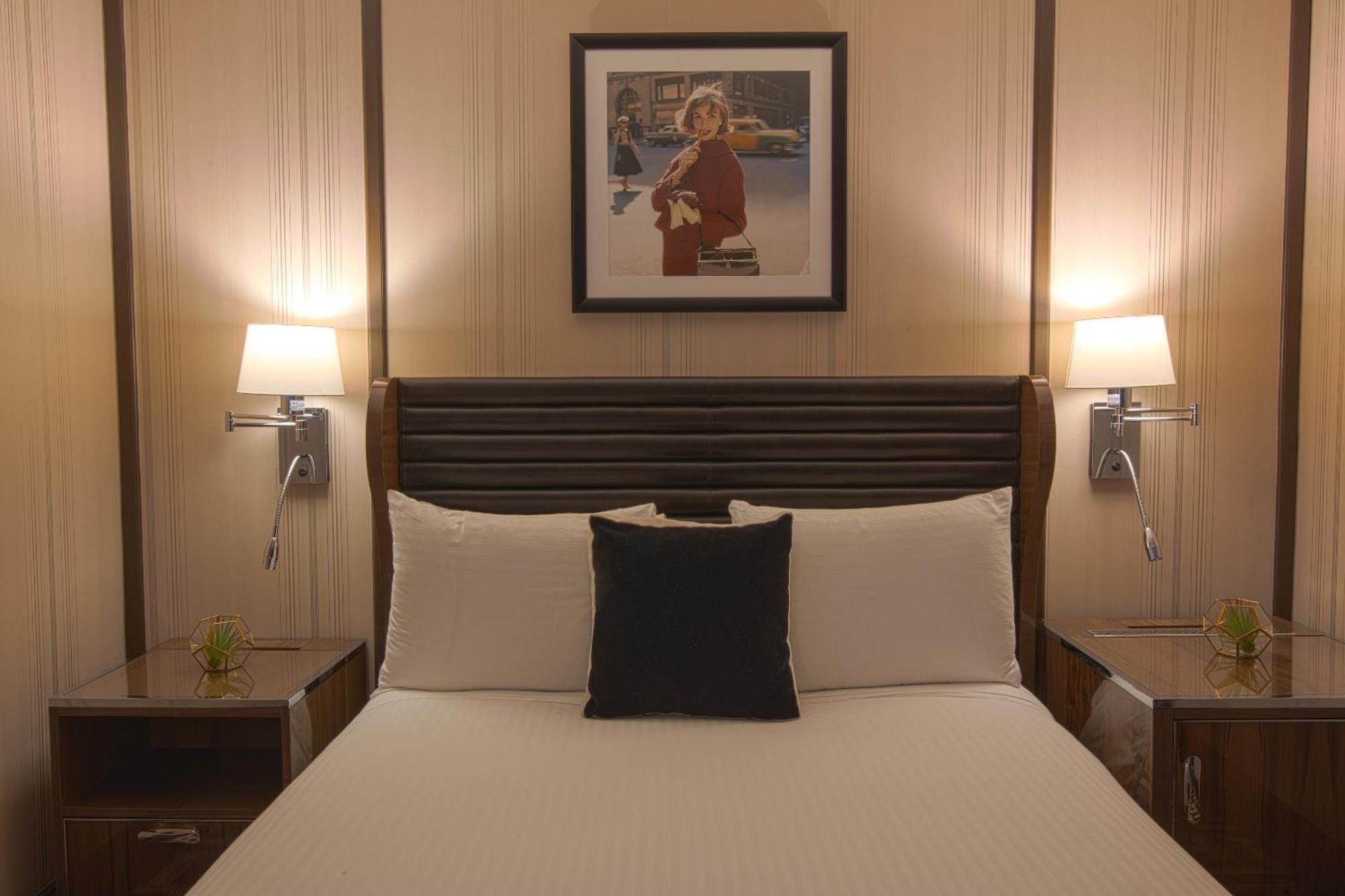 Superior 1 Queen Bed