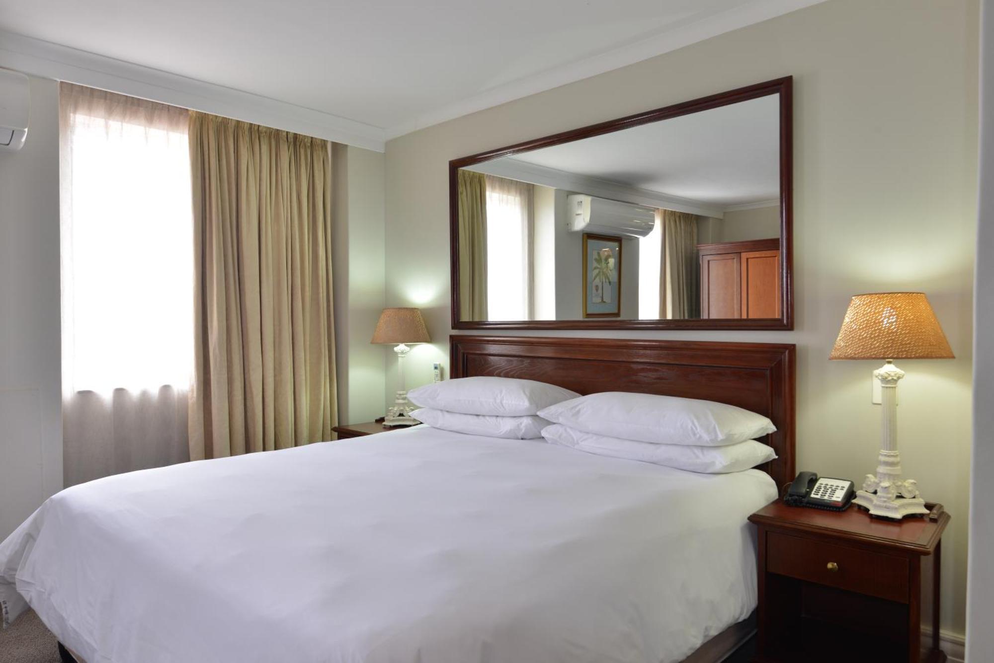 Executive Family Room,1587496479:JPEG