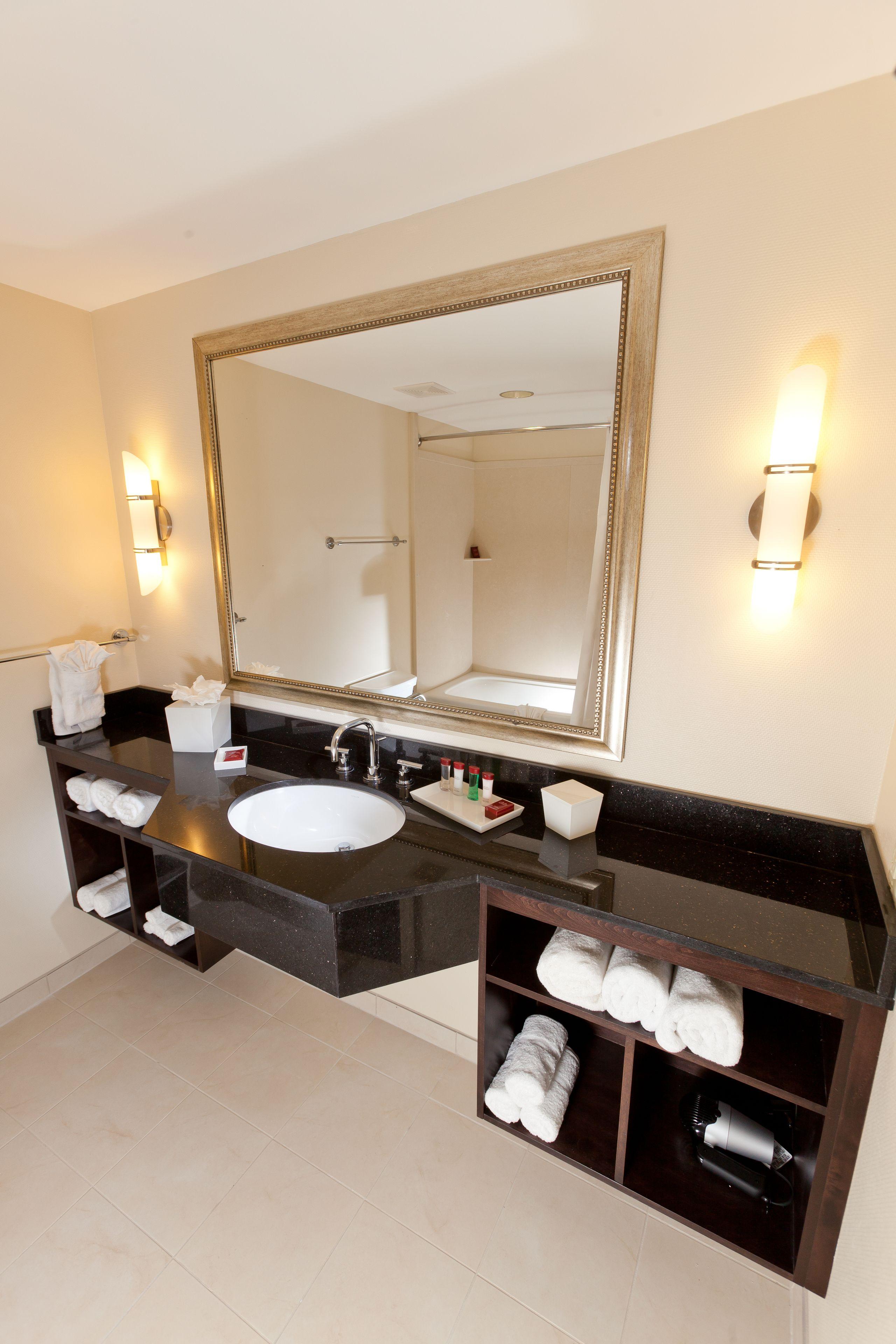 Luxury One Bedroom Suites 2 Queen Beds Lake View NO RESORT FEE