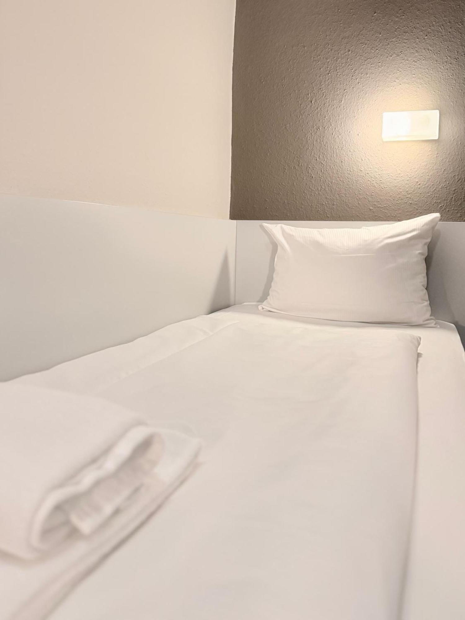 Single Room,1710582095:JPEG