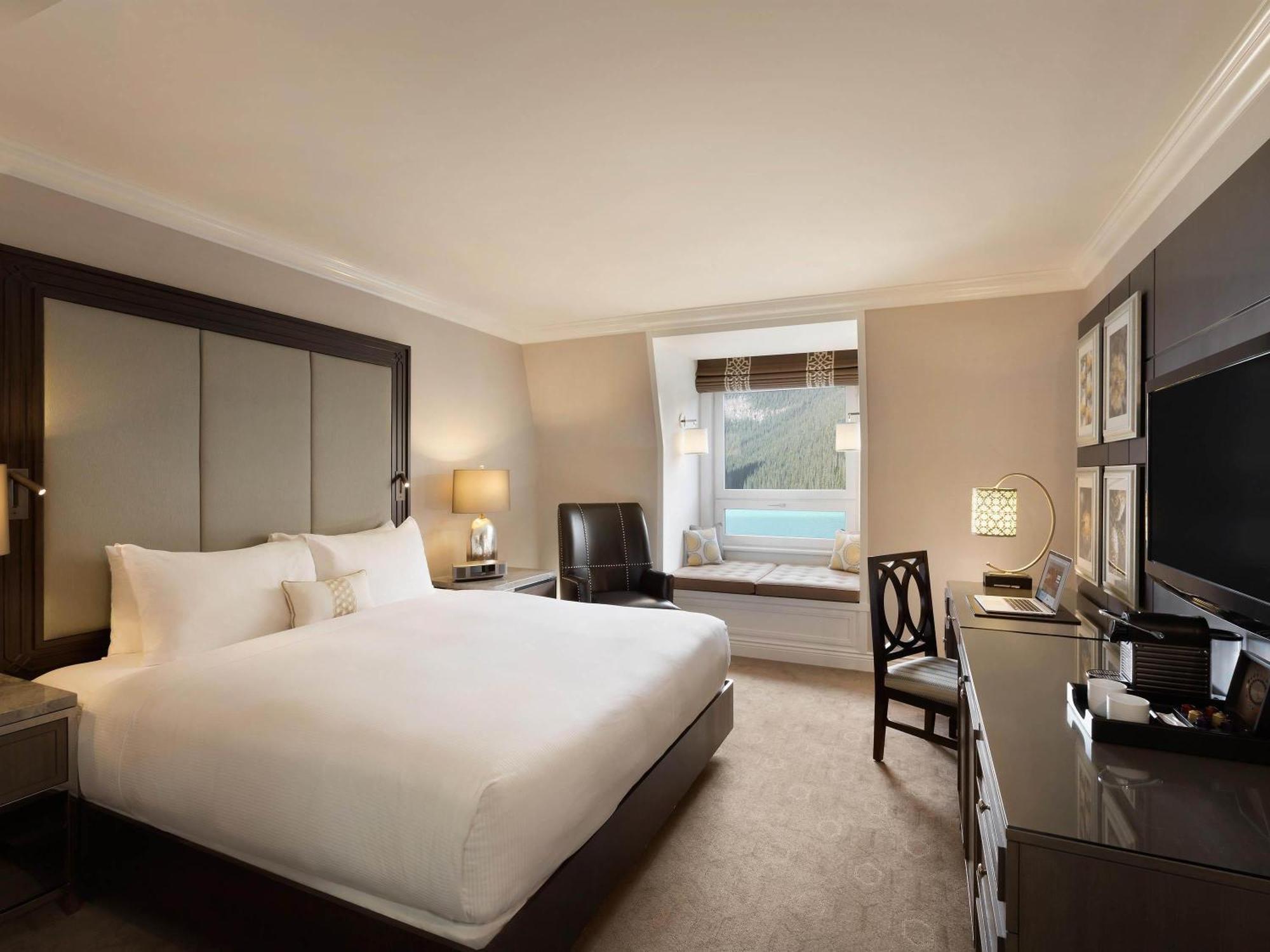 Fairmont Gold Room with Lake View