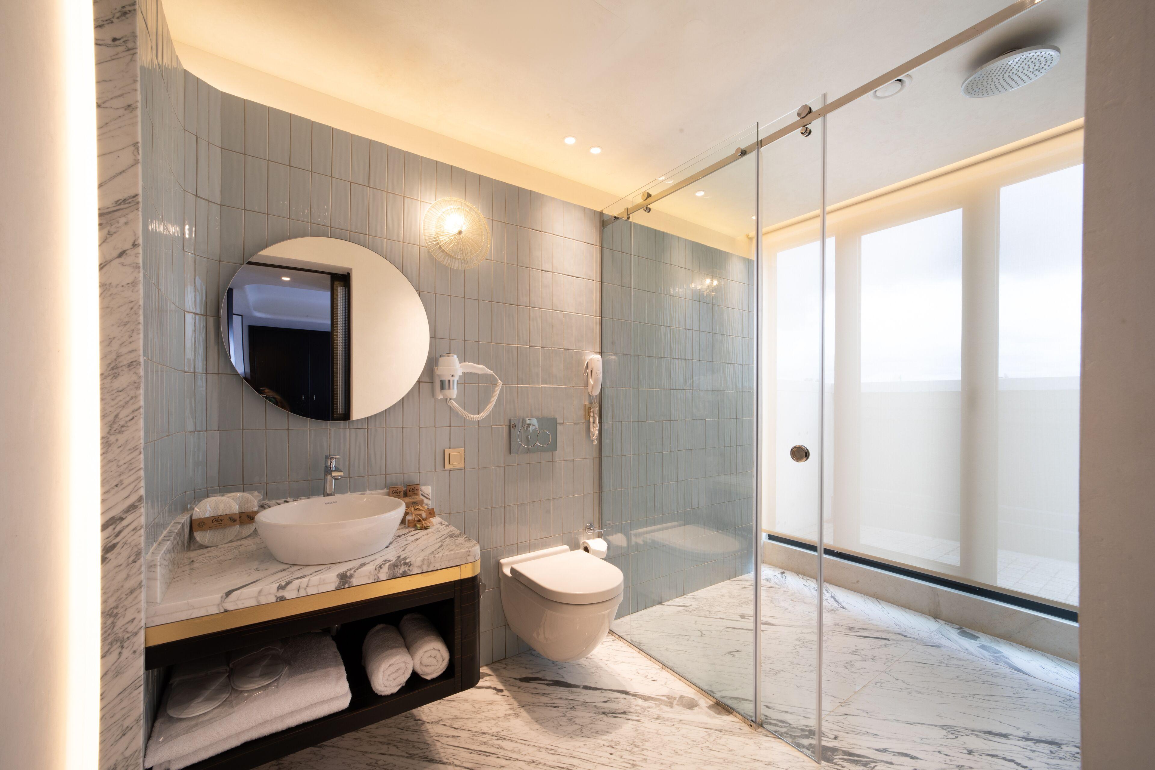 Suite mit Kingsize-Bett und Balkon