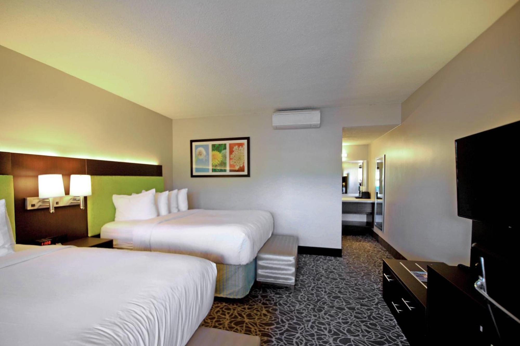 Queen Room Two Queen Beds Non-Smoking