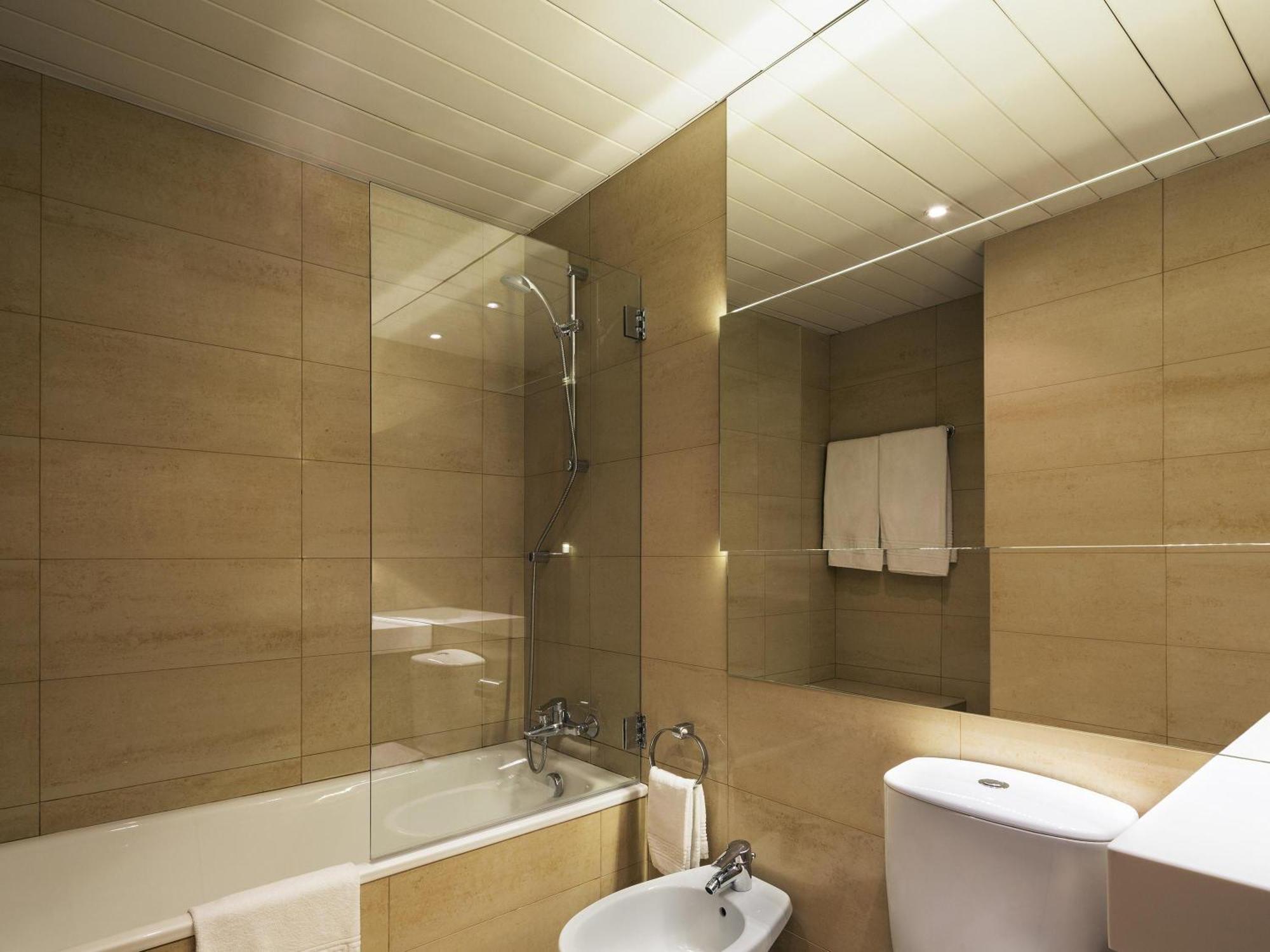 Quarto Clássico com 2 Camas de Solteiro
