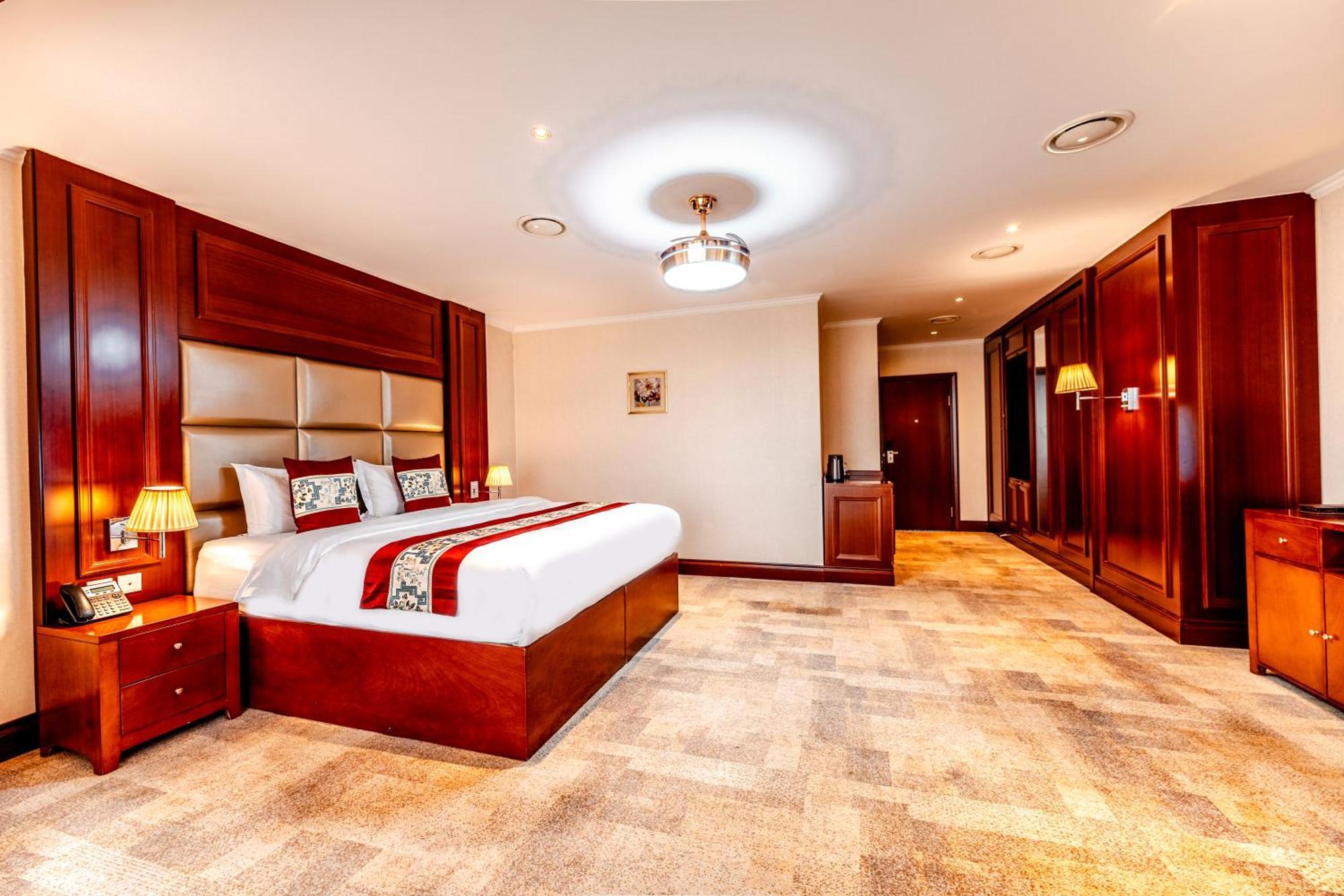 Deluxe King Room