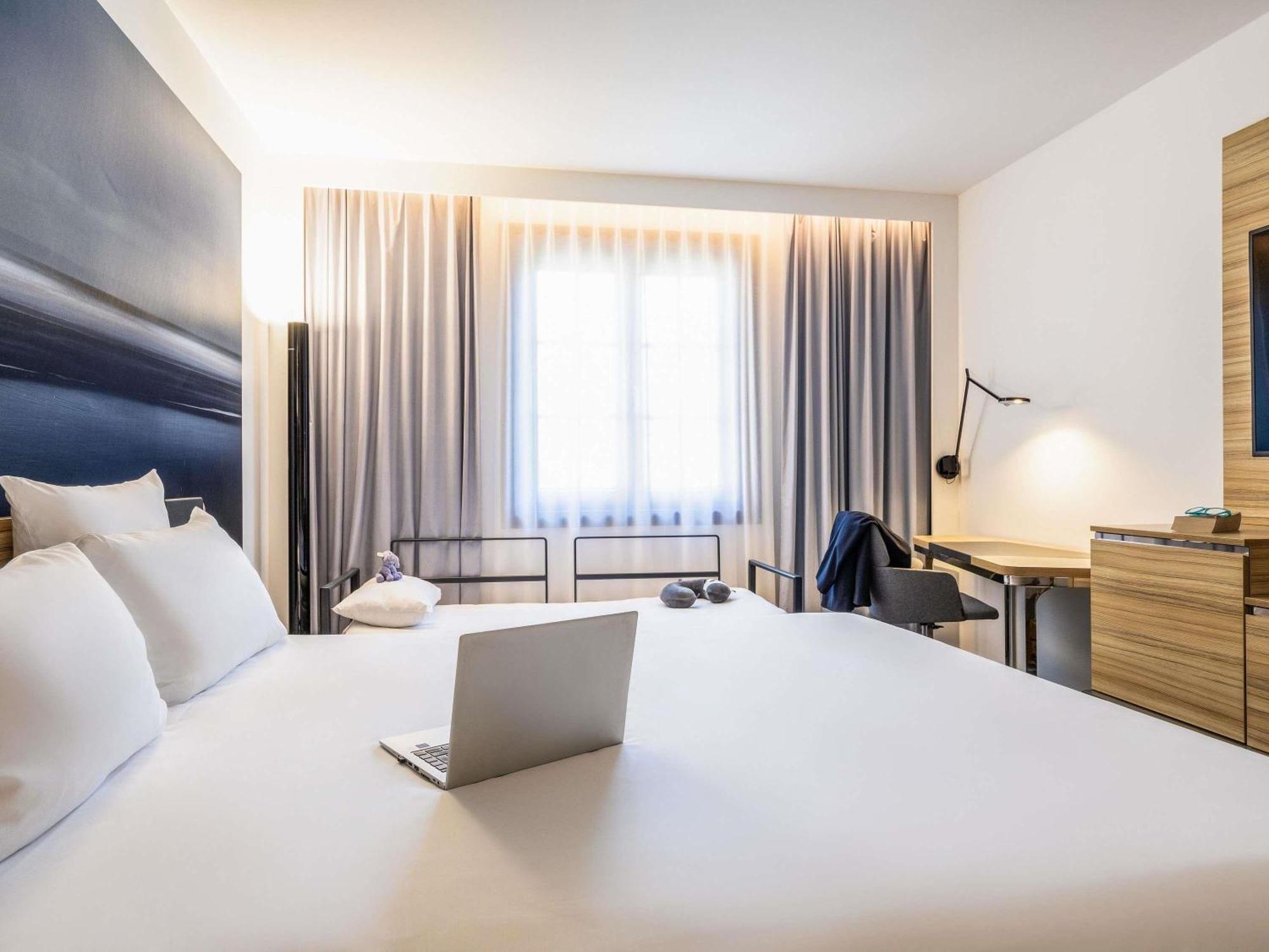 Camera Superior con Letto Matrimoniale e Divano