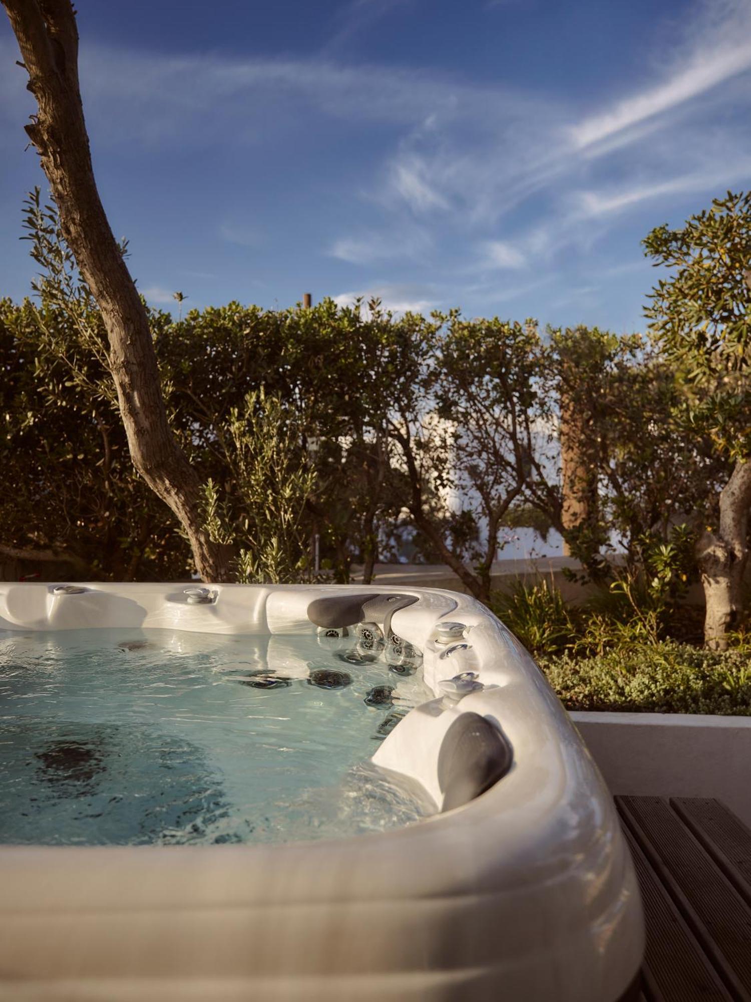 Honeymoon Sea View Suite Private Hot tub
