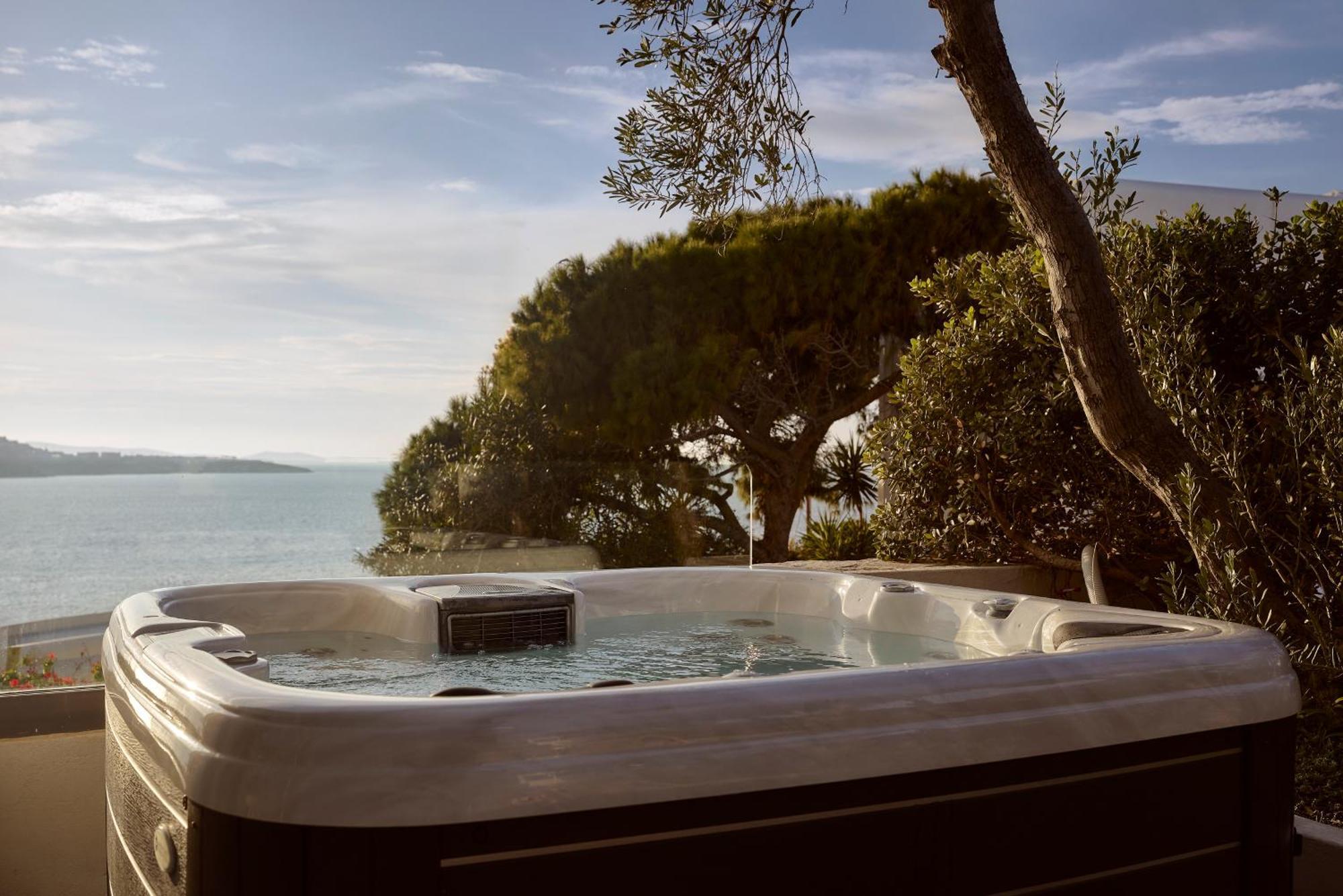 Honeymoon Sea View Suite Private Hot tub