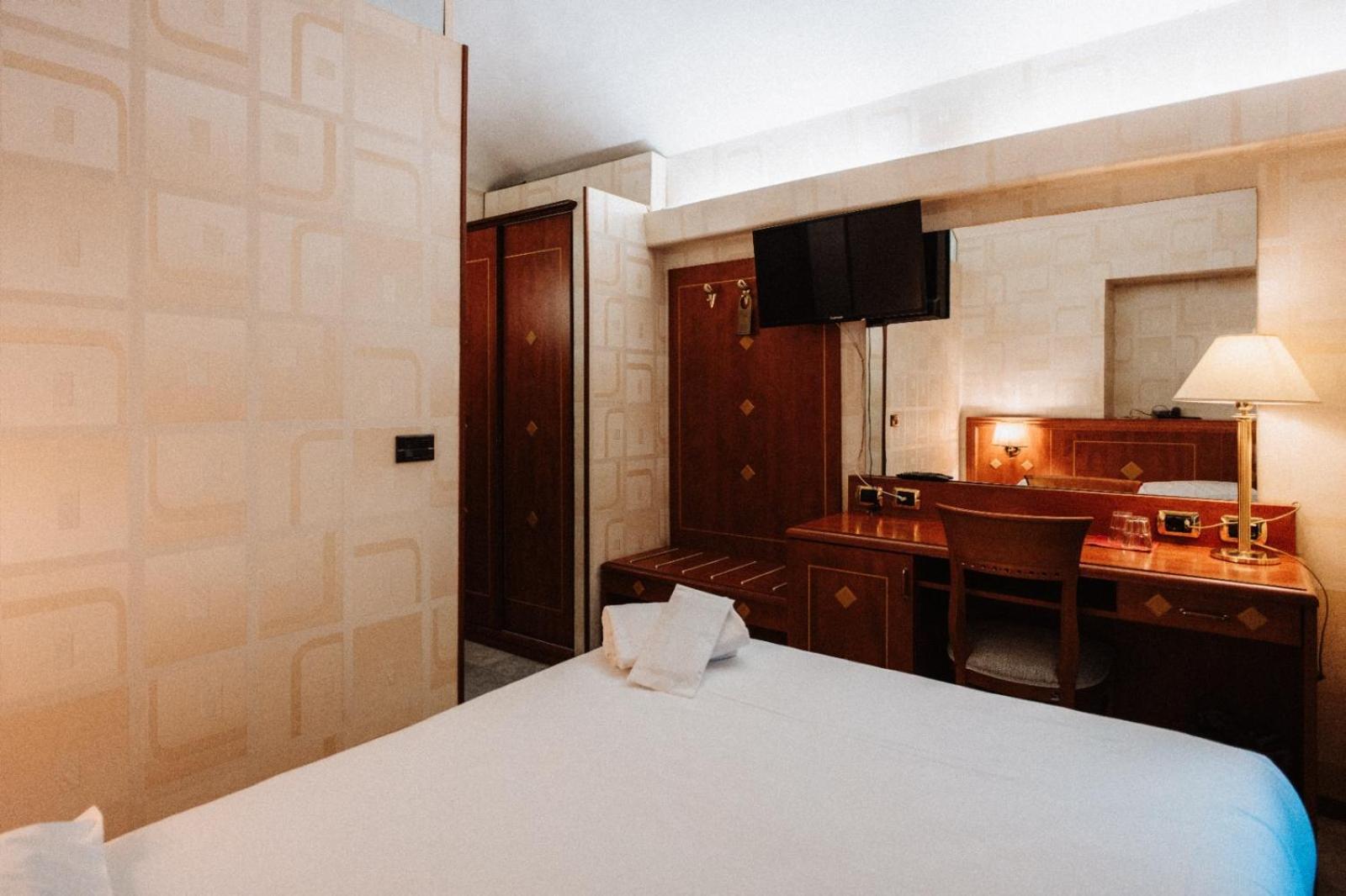 Small Double Room,1742701433:JPEG