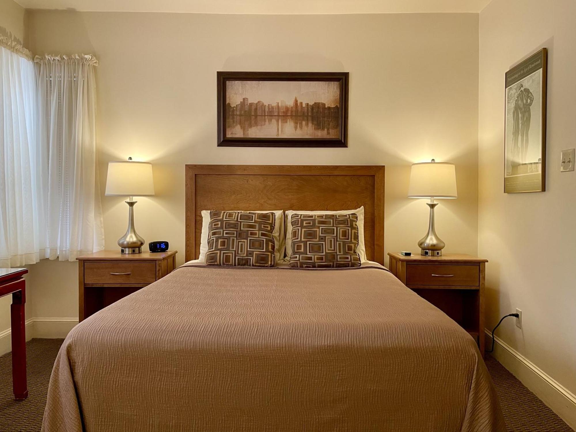 Premium Queen Room Private Bathroom