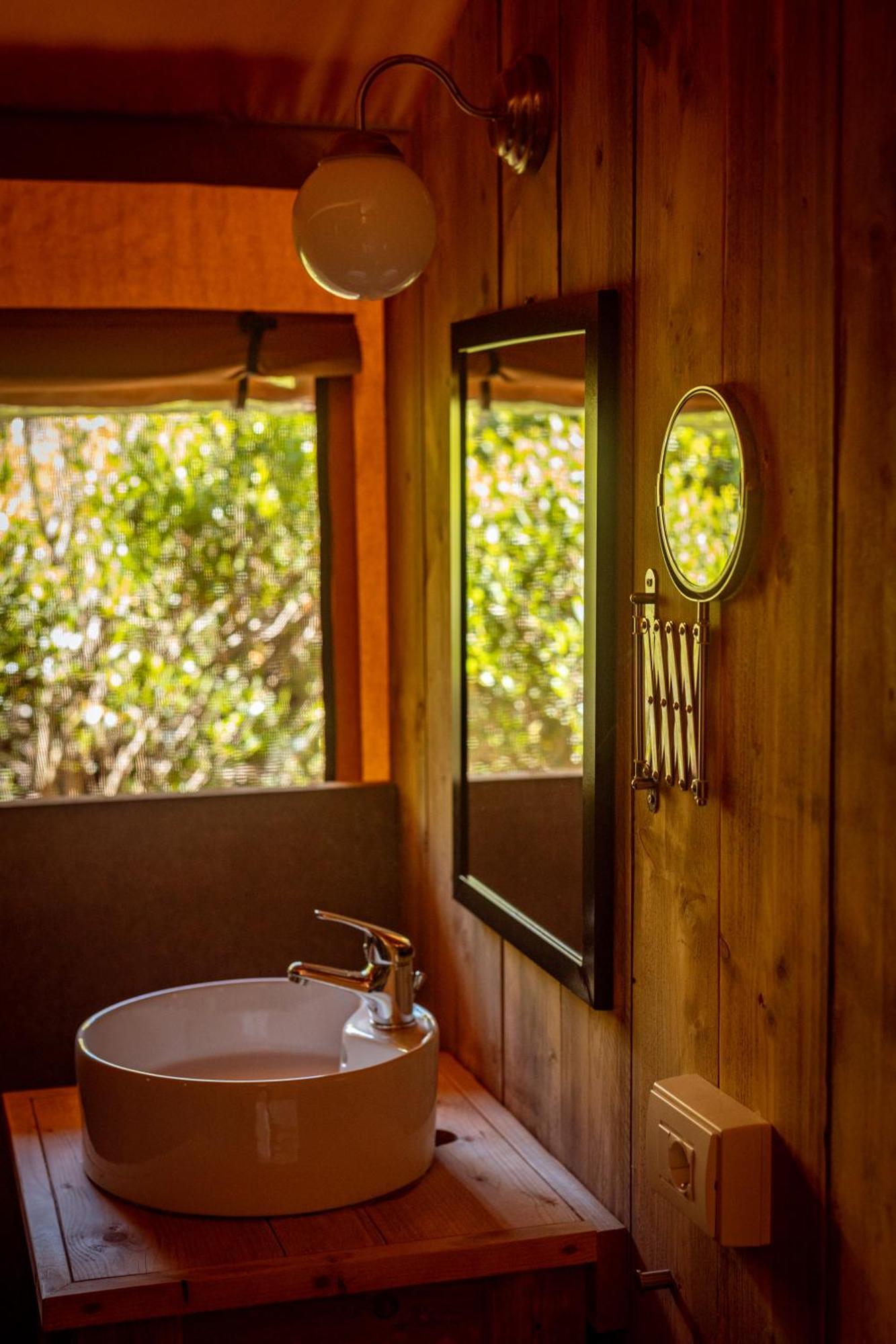 Small Dune Tent Jacuzzi
