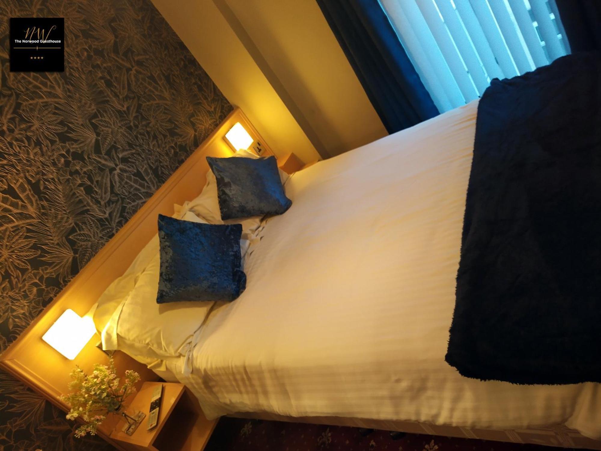 Double Room Private Bathroom
