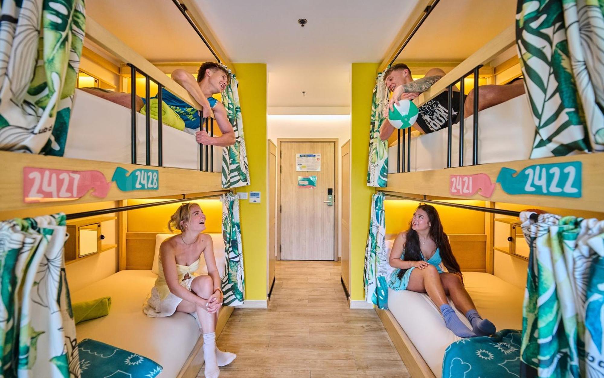 Bed 8-Bed Mixed Dormitory Room