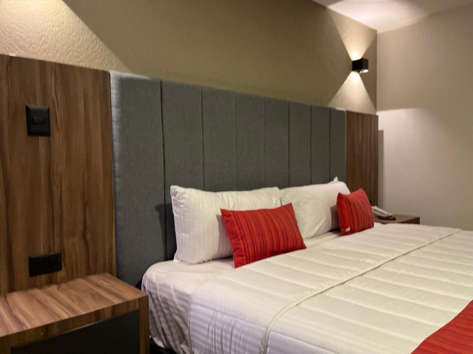 Deluxe King Room,1756449037:JPEG