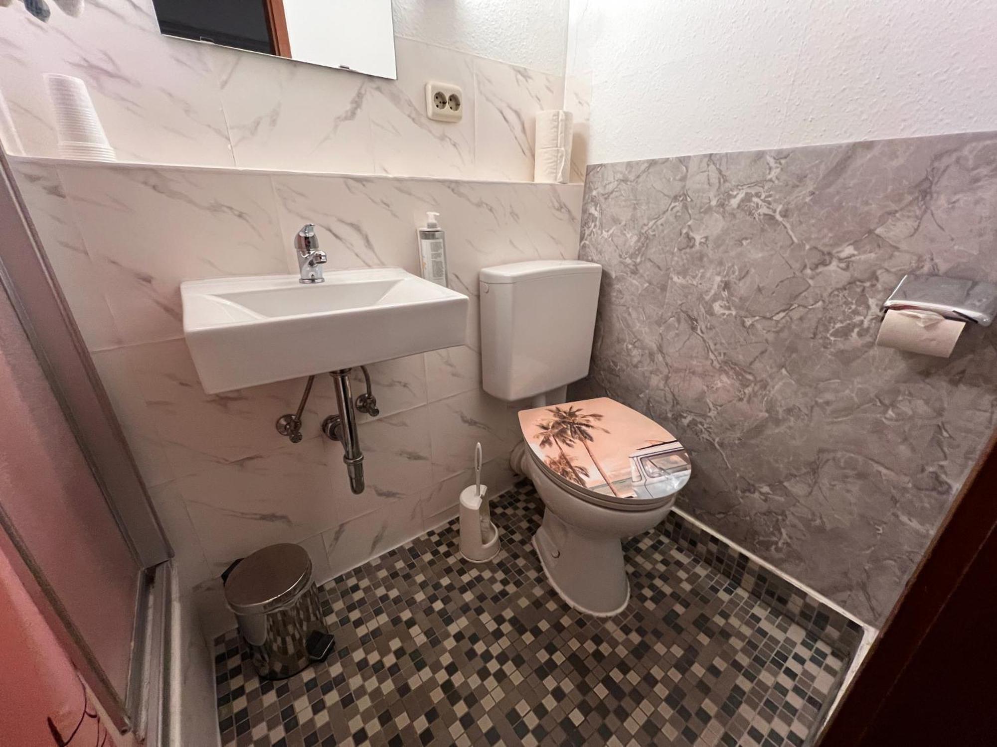 Family Room,1756498081:JPEG