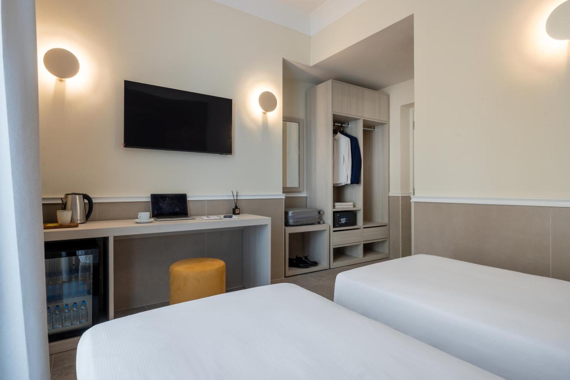 Twin Room,1756502910:JPEG
