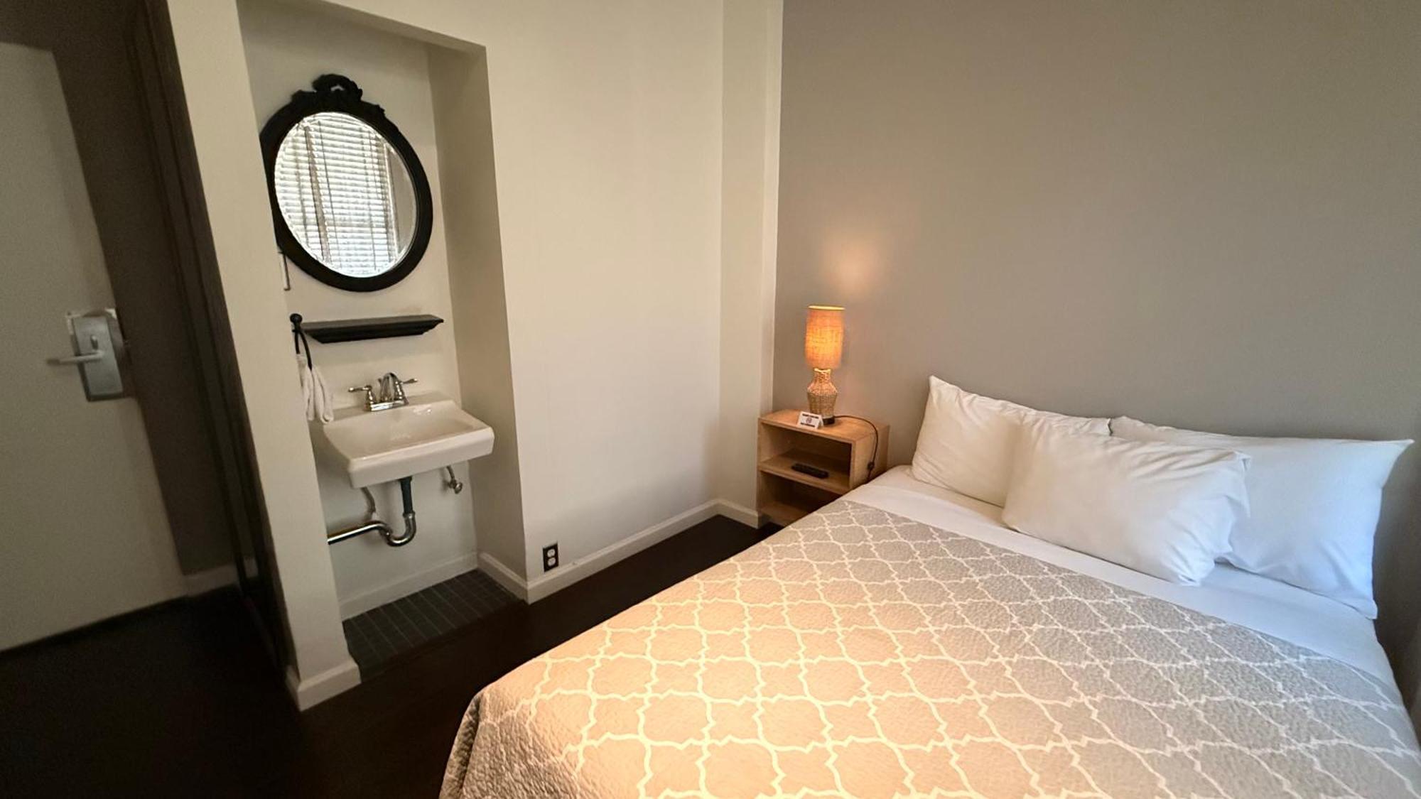 Single Room Private External Bathroom
