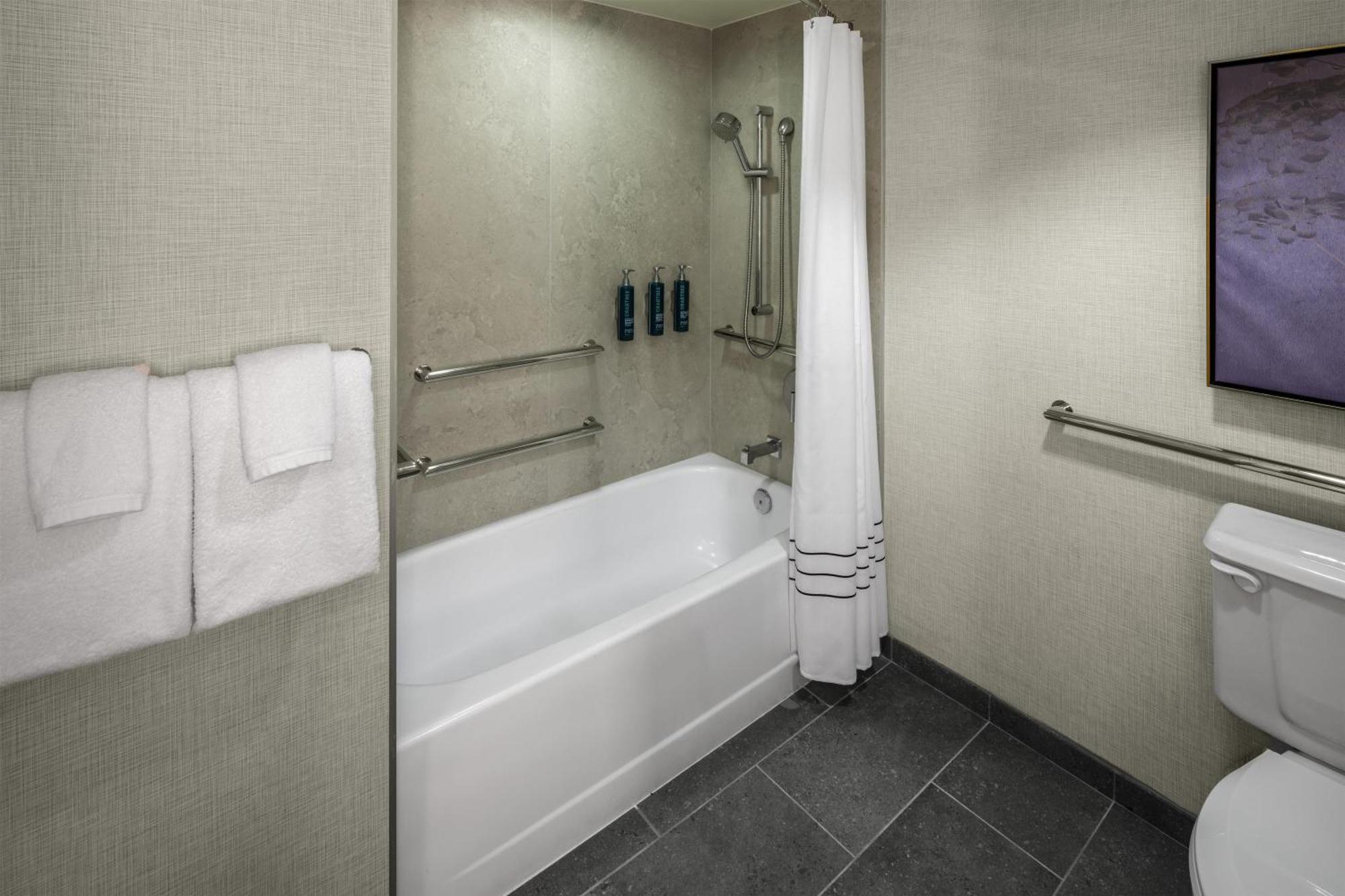King Room Accessible Tub Mobility Access or Non-Smoking