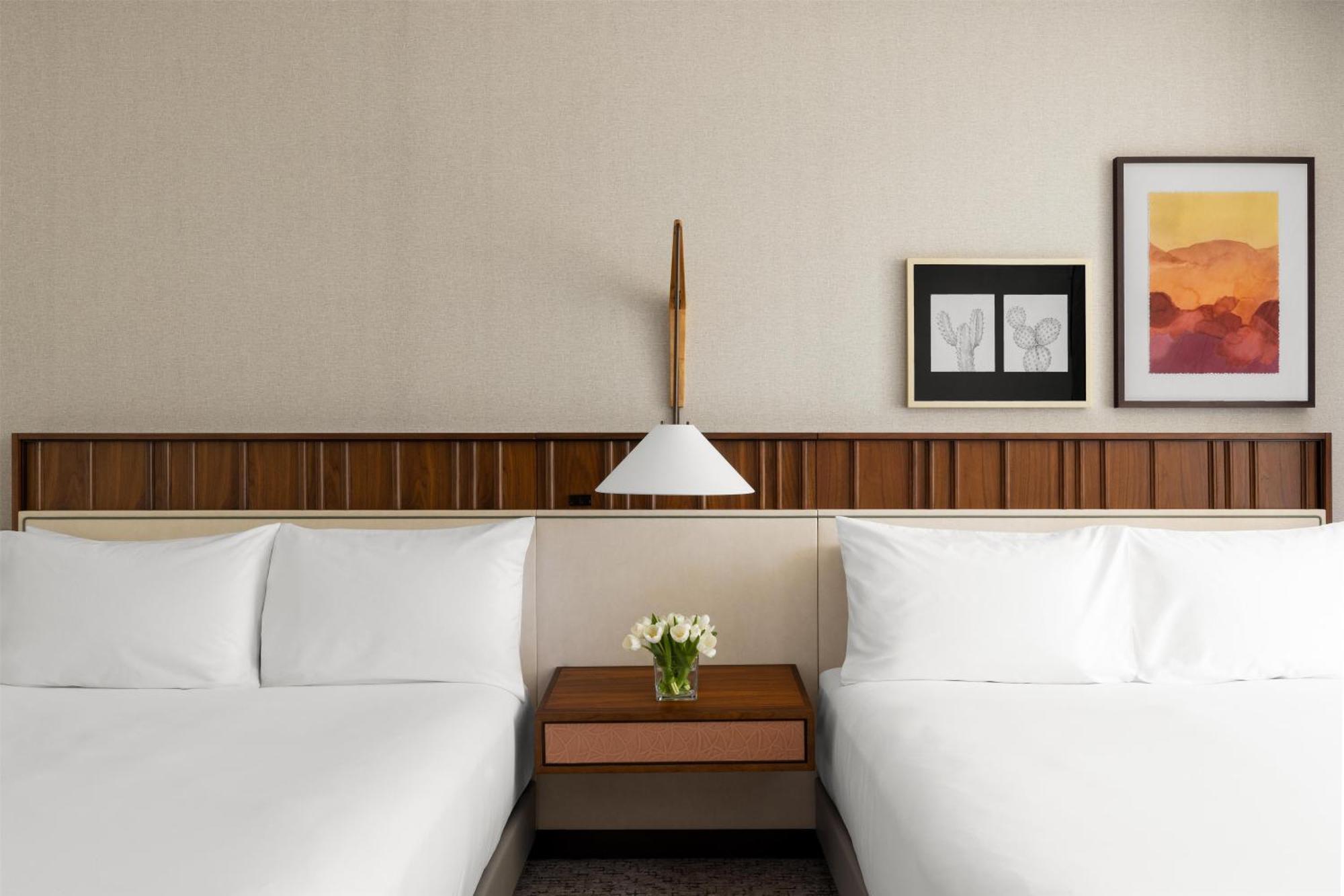 Queen Room Two Queen Beds Courtyard View