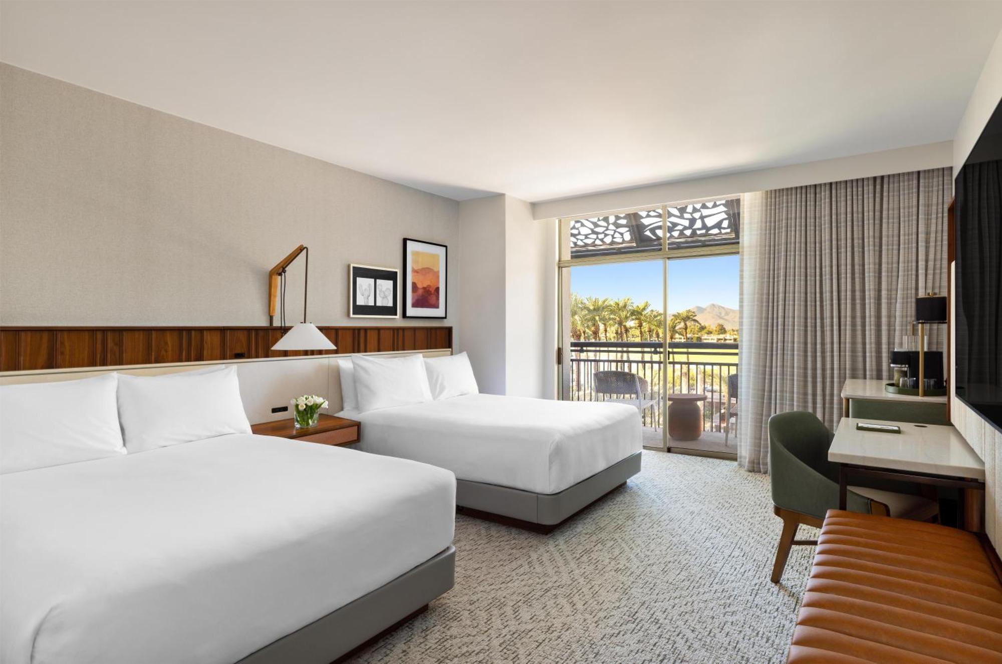 Queen Room Two Queen Beds Courtyard View