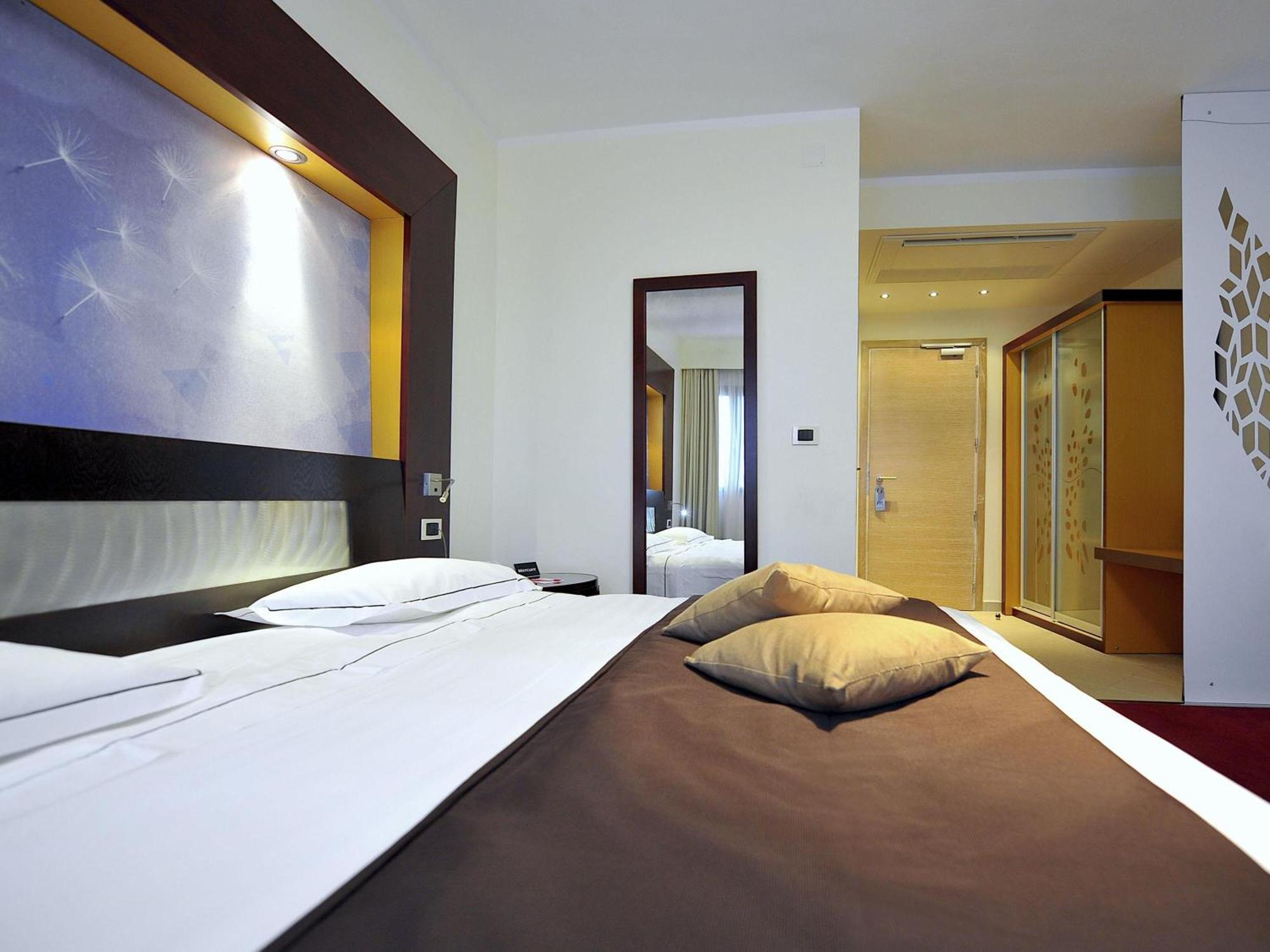 Triple Room,1765206526:JPEG