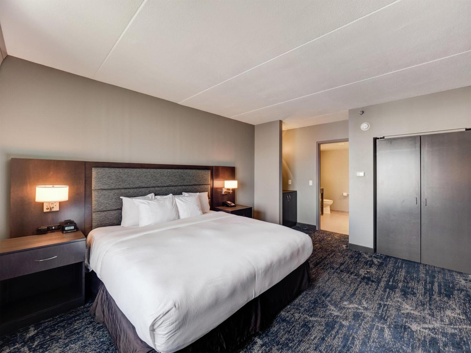 King Suite Spa Bath