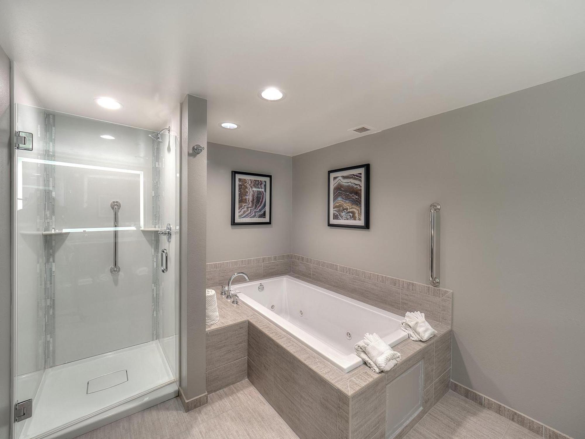 King Suite Spa Bath