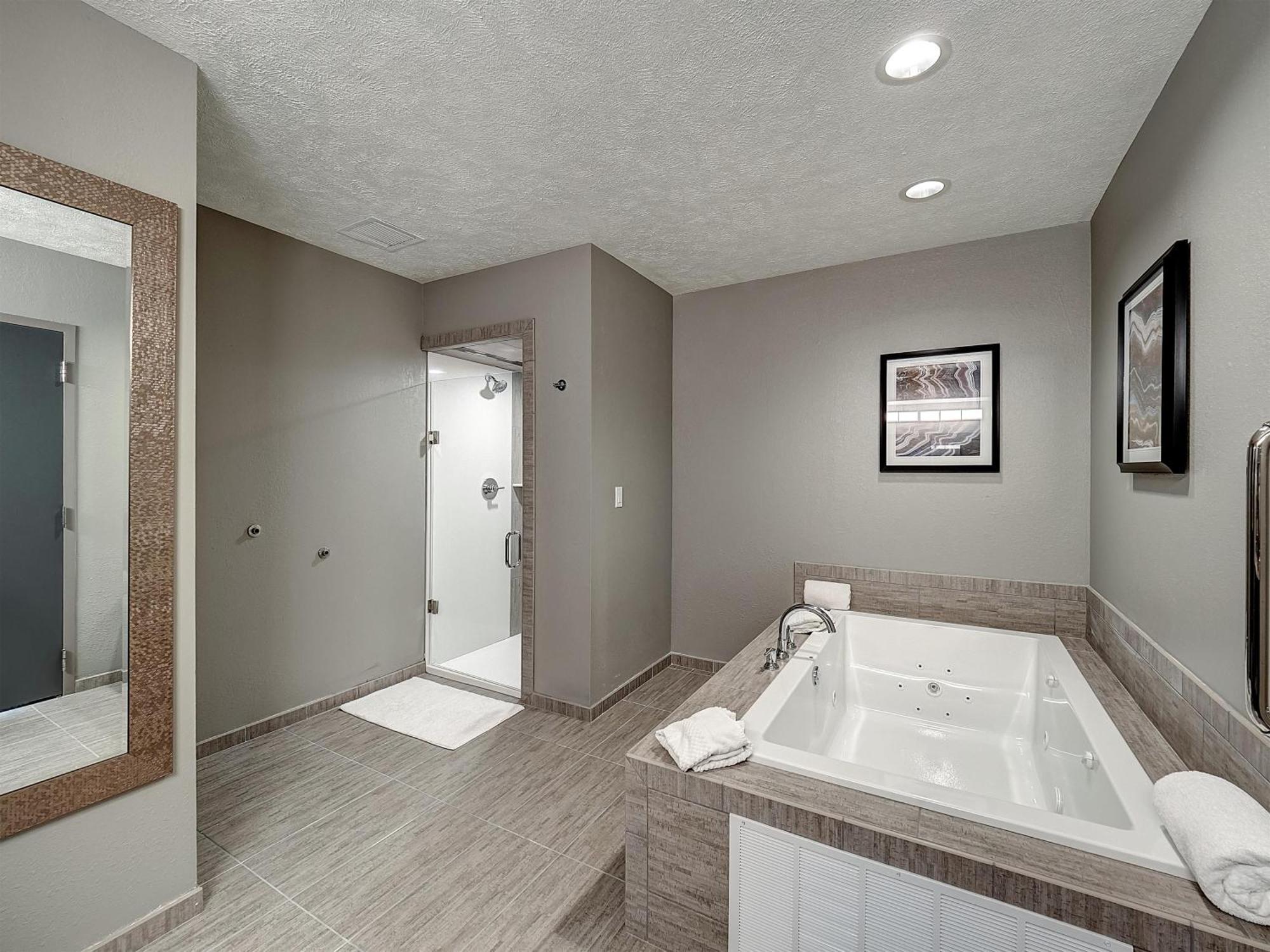 Junior Presidential Suite