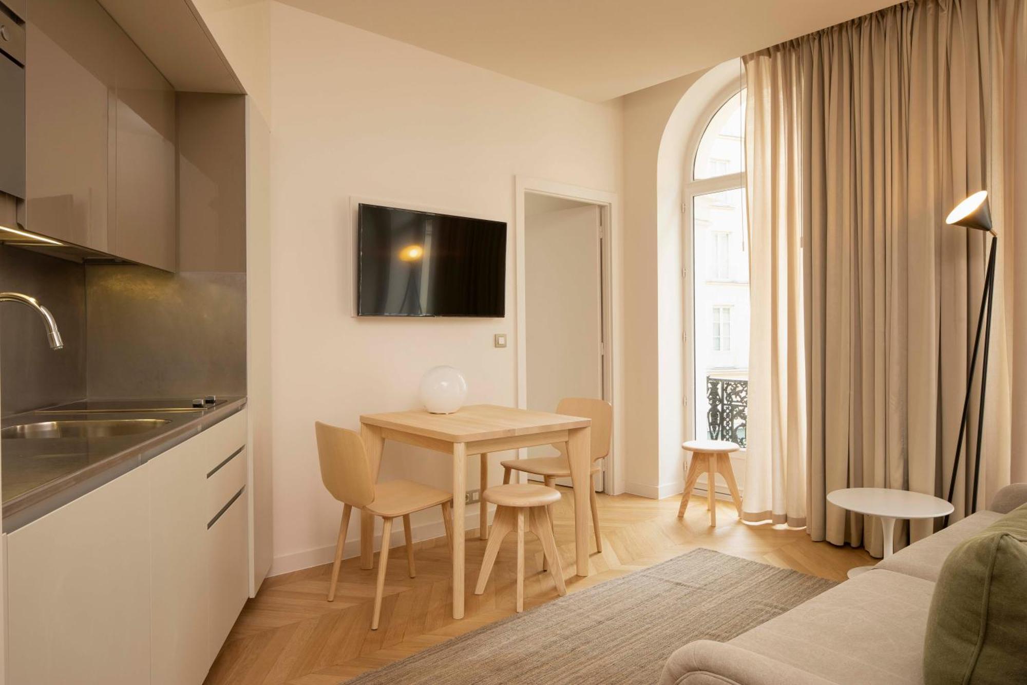 Deluxe Apartment