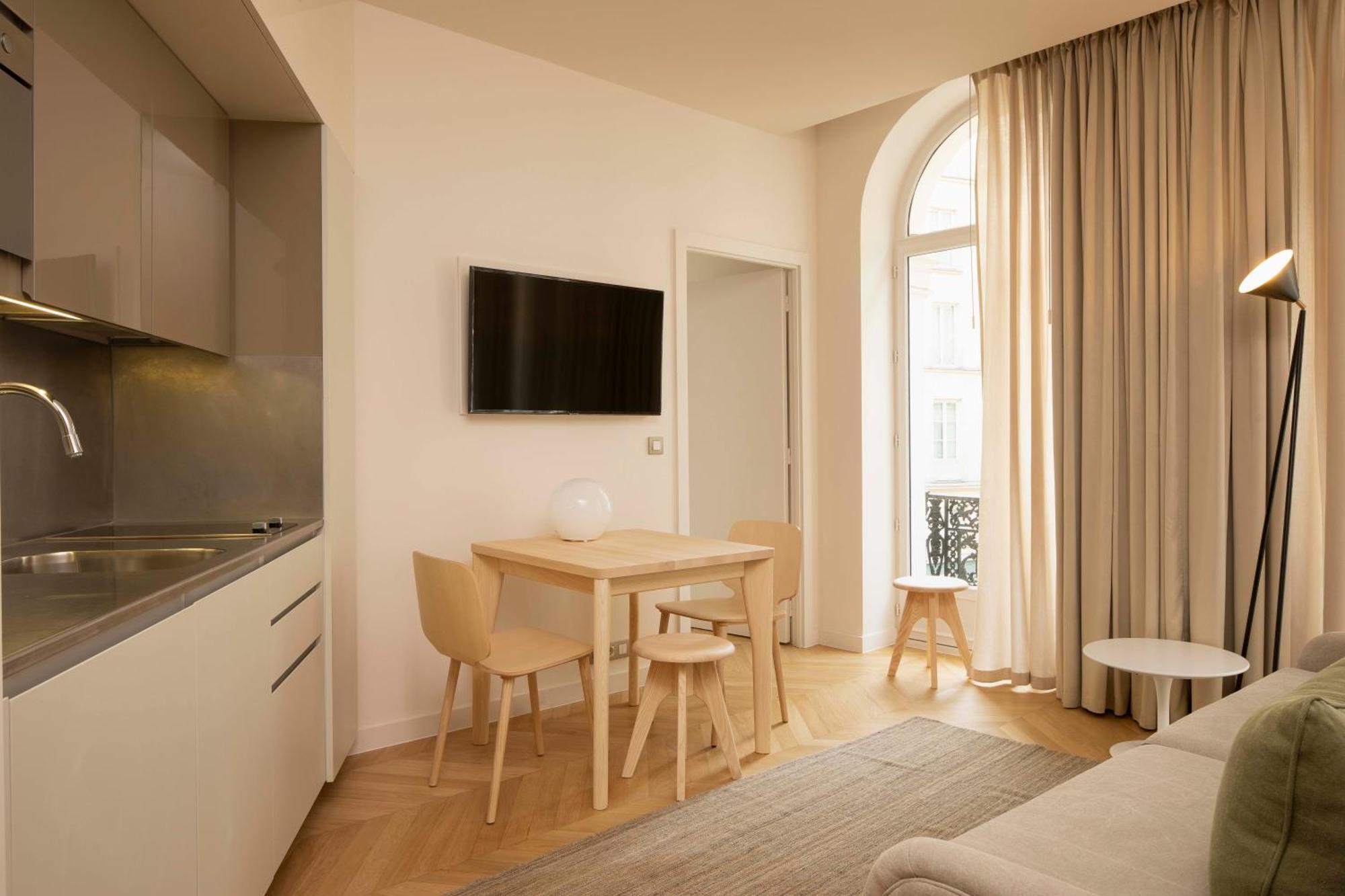 Deluxe Apartment