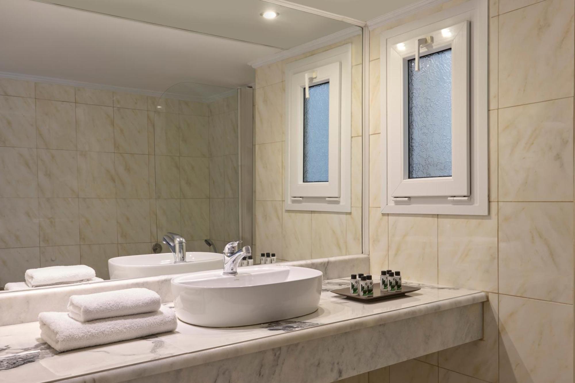 Double Room Mountain or Pool View