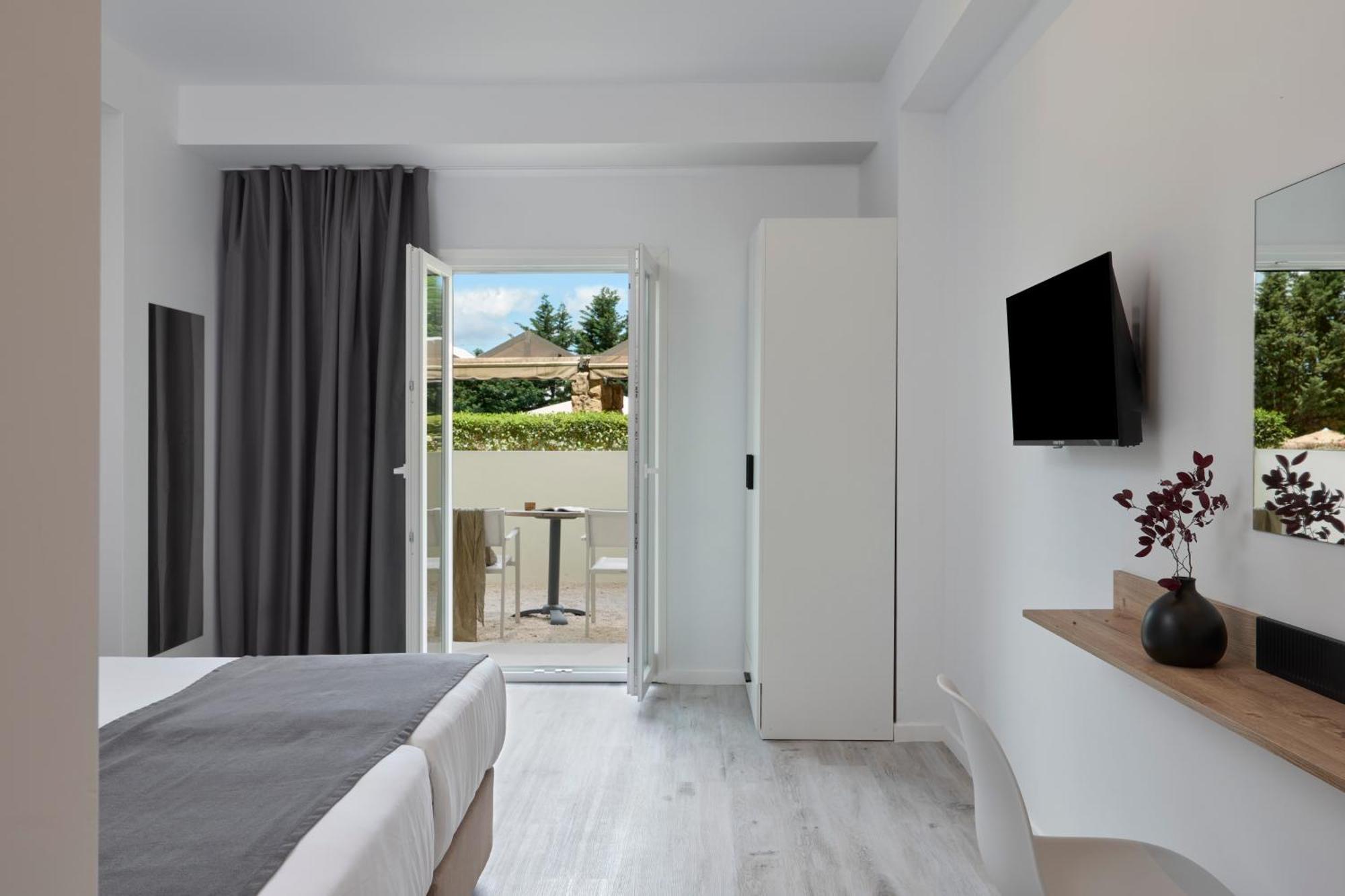 Double or Twin Room Garden View