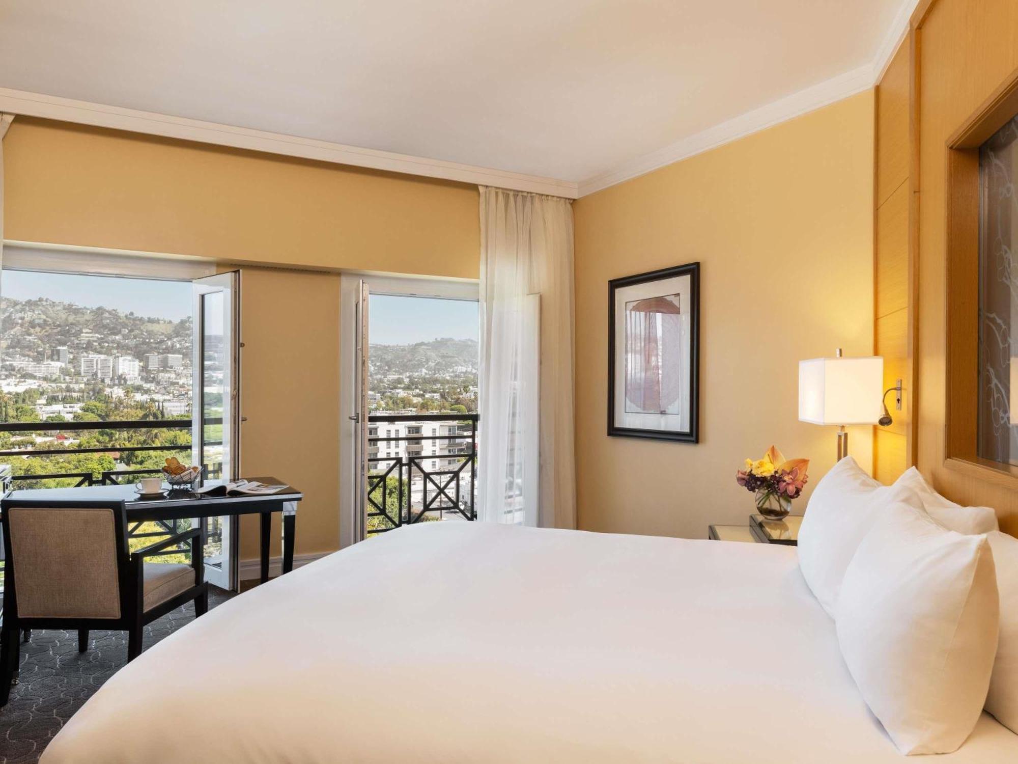 Hollywood Hill View Luxury Room 1 king-size bed