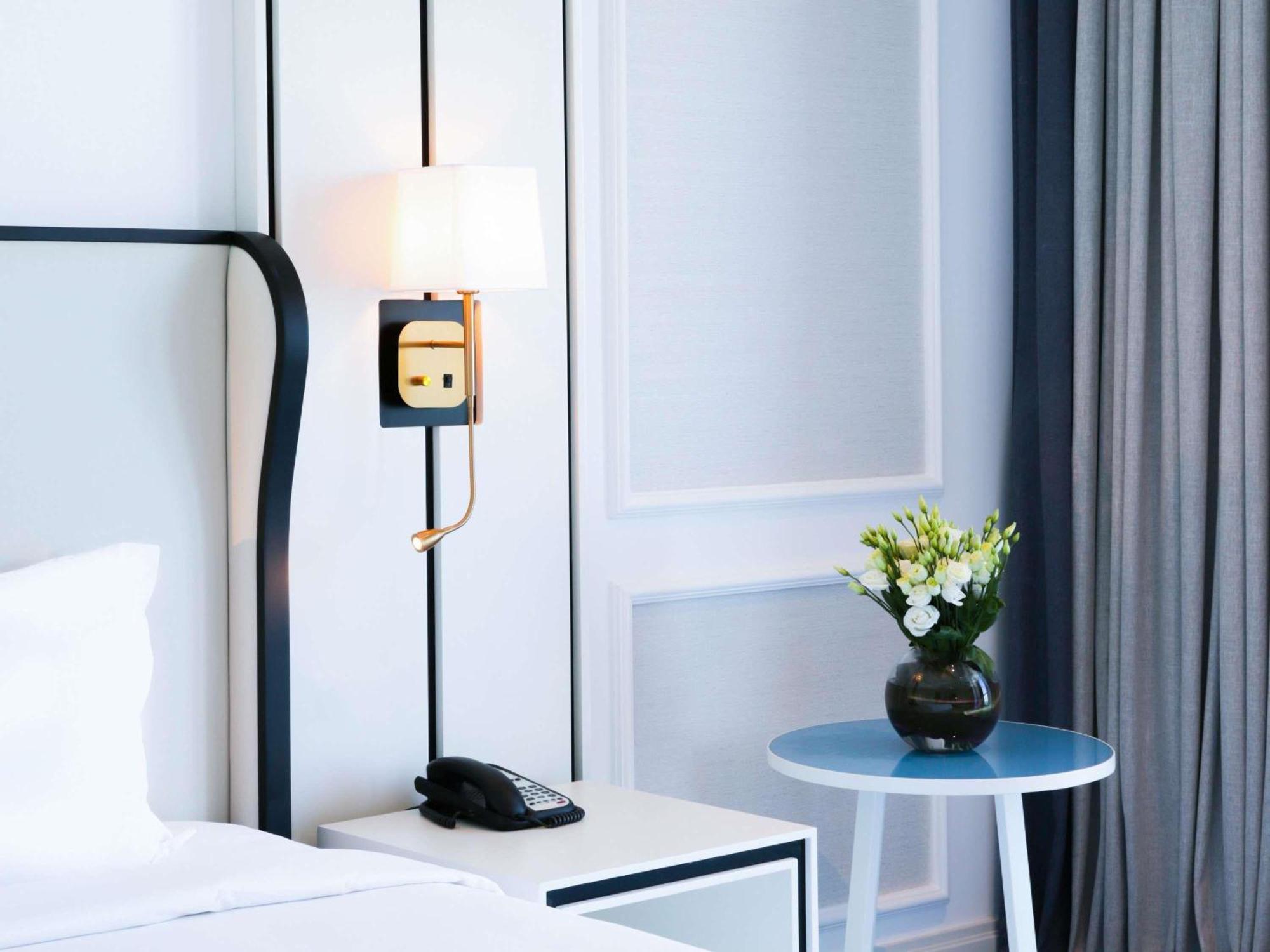 Luxury King Club Room with Partial Sea View - Club Access