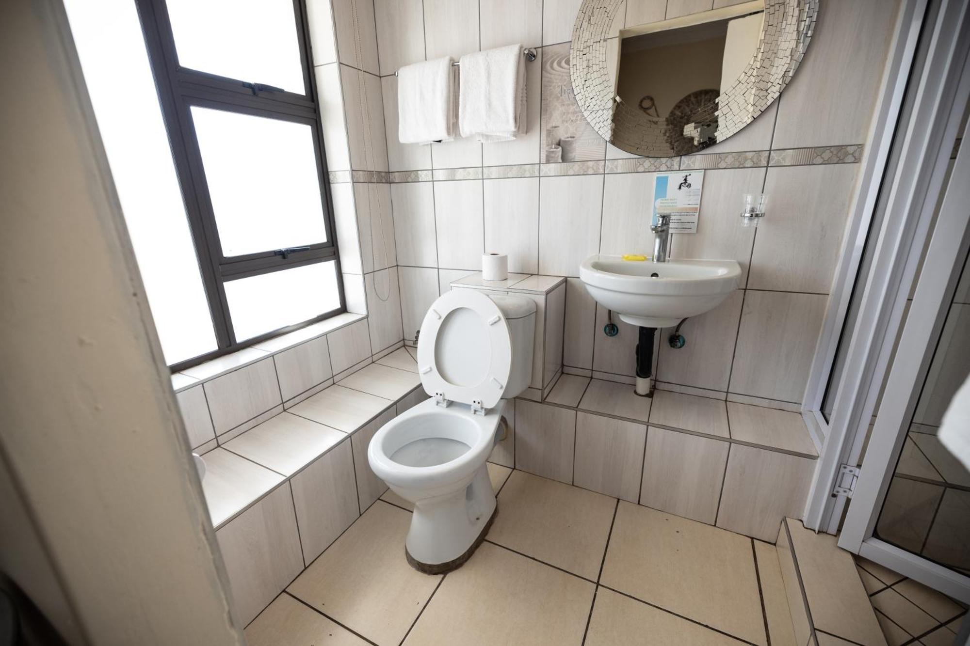 Deluxe Queen Suite