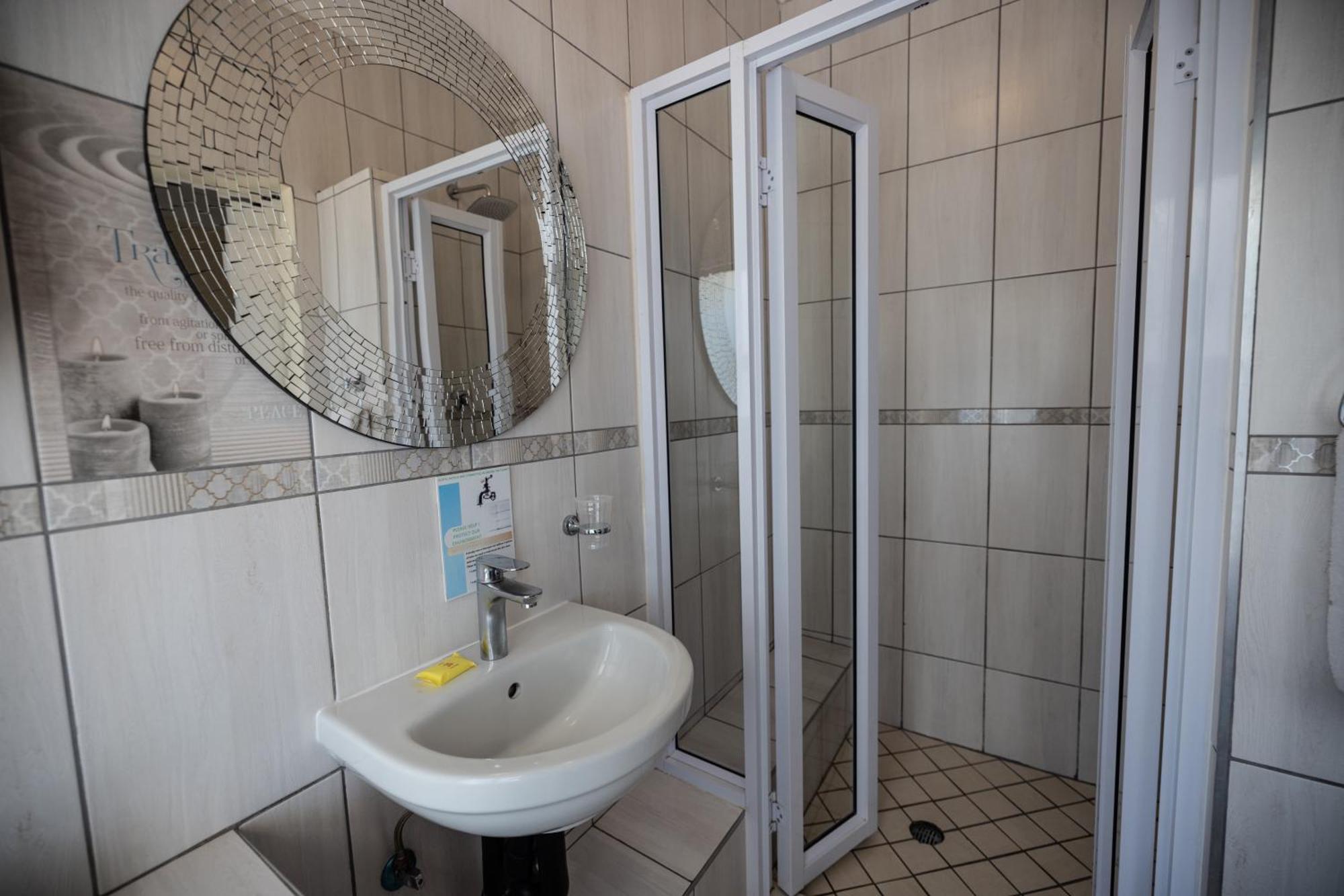 Deluxe Queen Suite