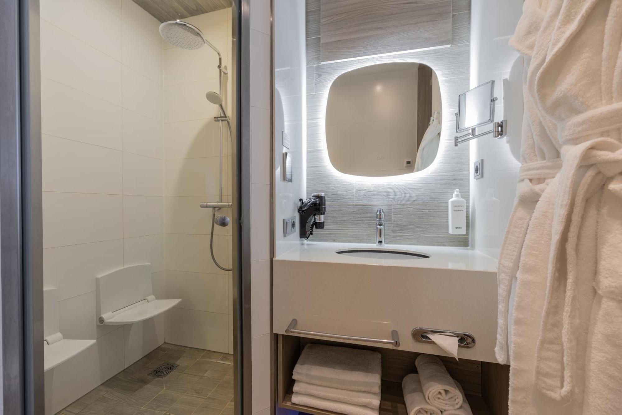 Deluxe King Room Steam Shower