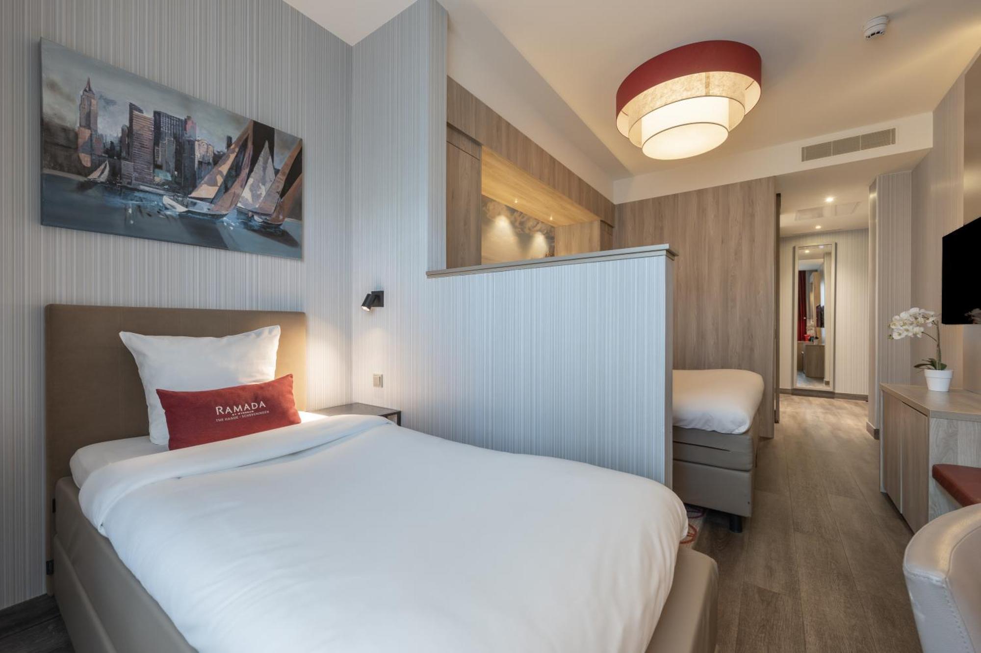 Deluxe King Room Bathtub & Steam Shower